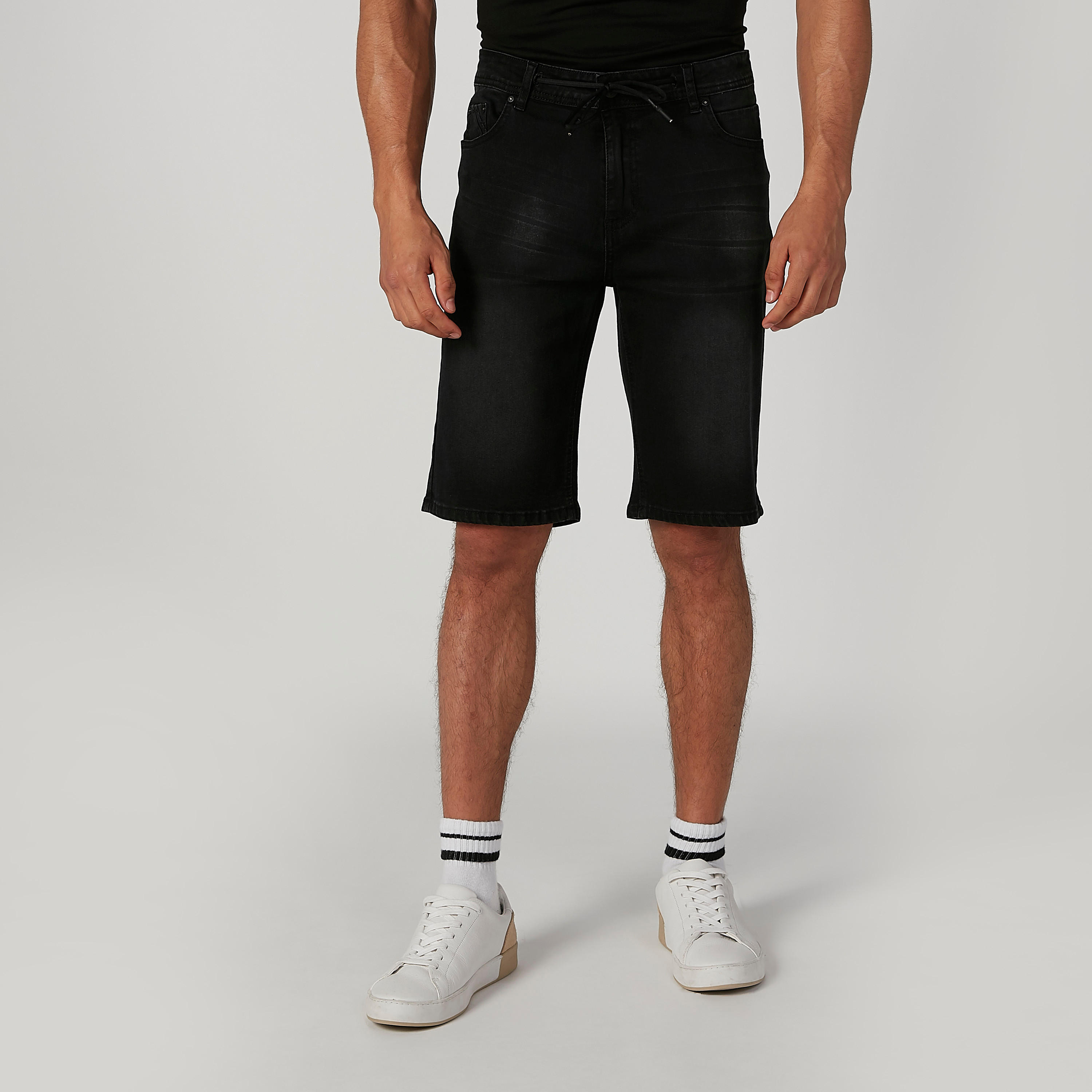 شورت جينز سكيني سادة بخصر متوسط الارتفاع وجيوب-men-clothing-bottoms-shorts-image-3