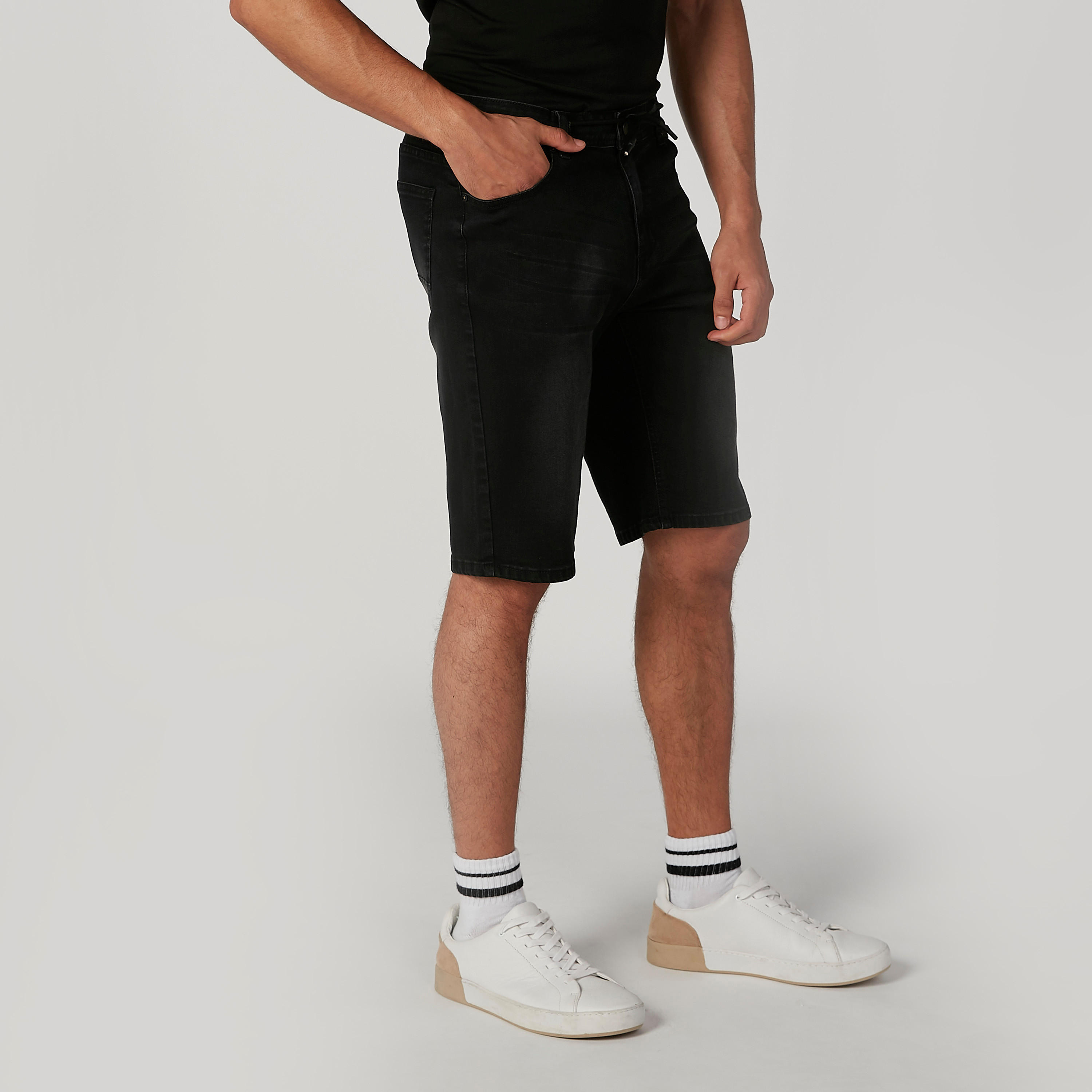 شورت جينز سكيني سادة بخصر متوسط الارتفاع وجيوب-men-clothing-bottoms-shorts-image-4