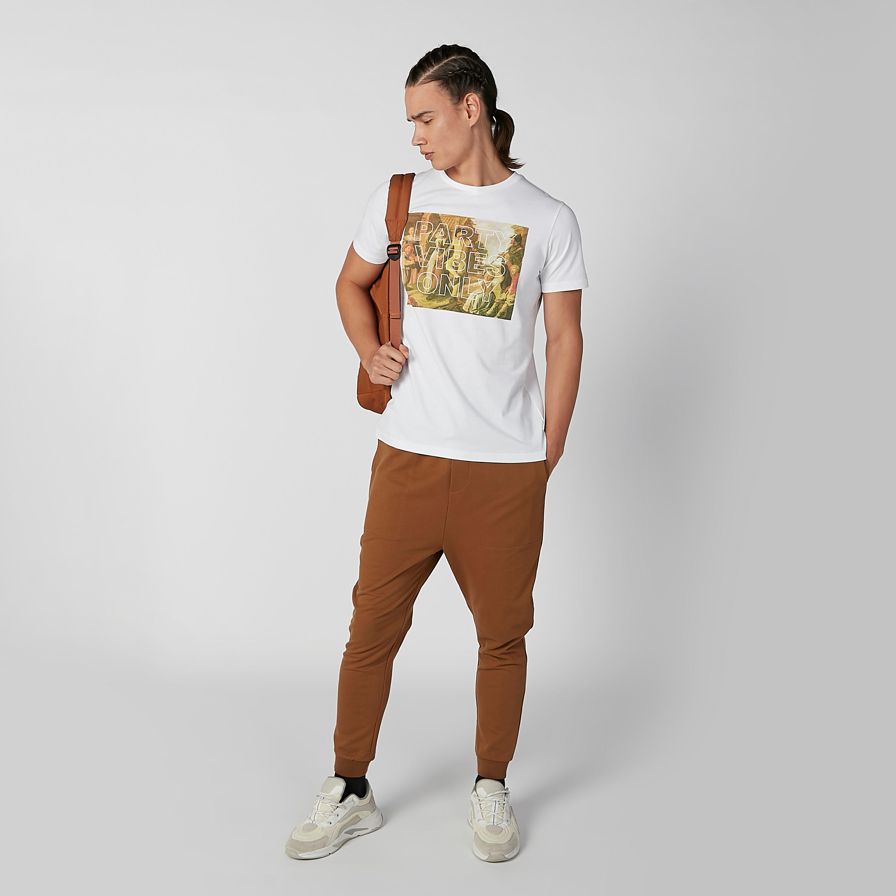 بنطال رياضي سادة برباط وجيوب-men-clothing-bottoms-joggers-image-3