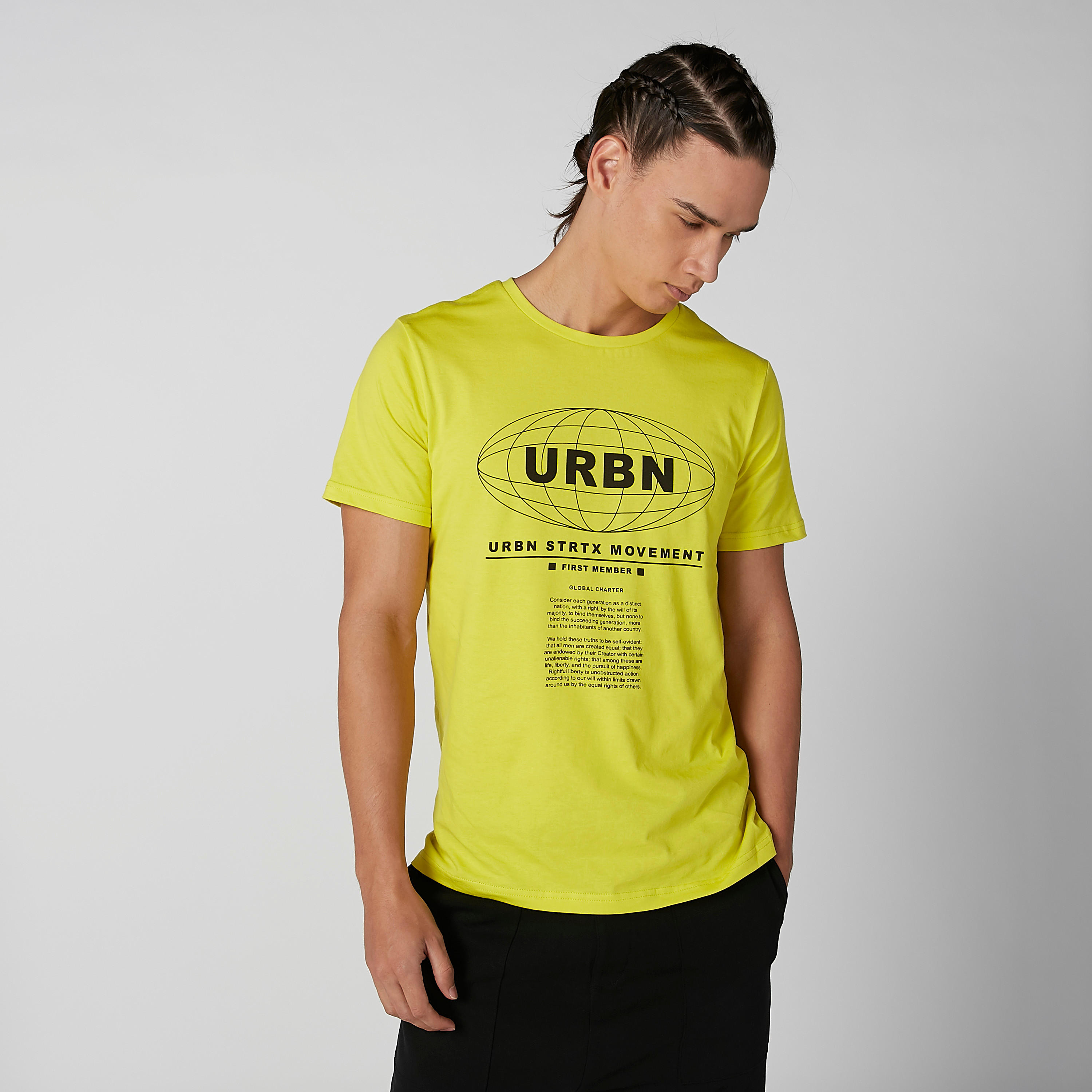 تيشيرت سليم بياقة مستديرة وأكمام قصيرة وطبعات-men-clothing-tshirtsandpolos-tshirts-image-2