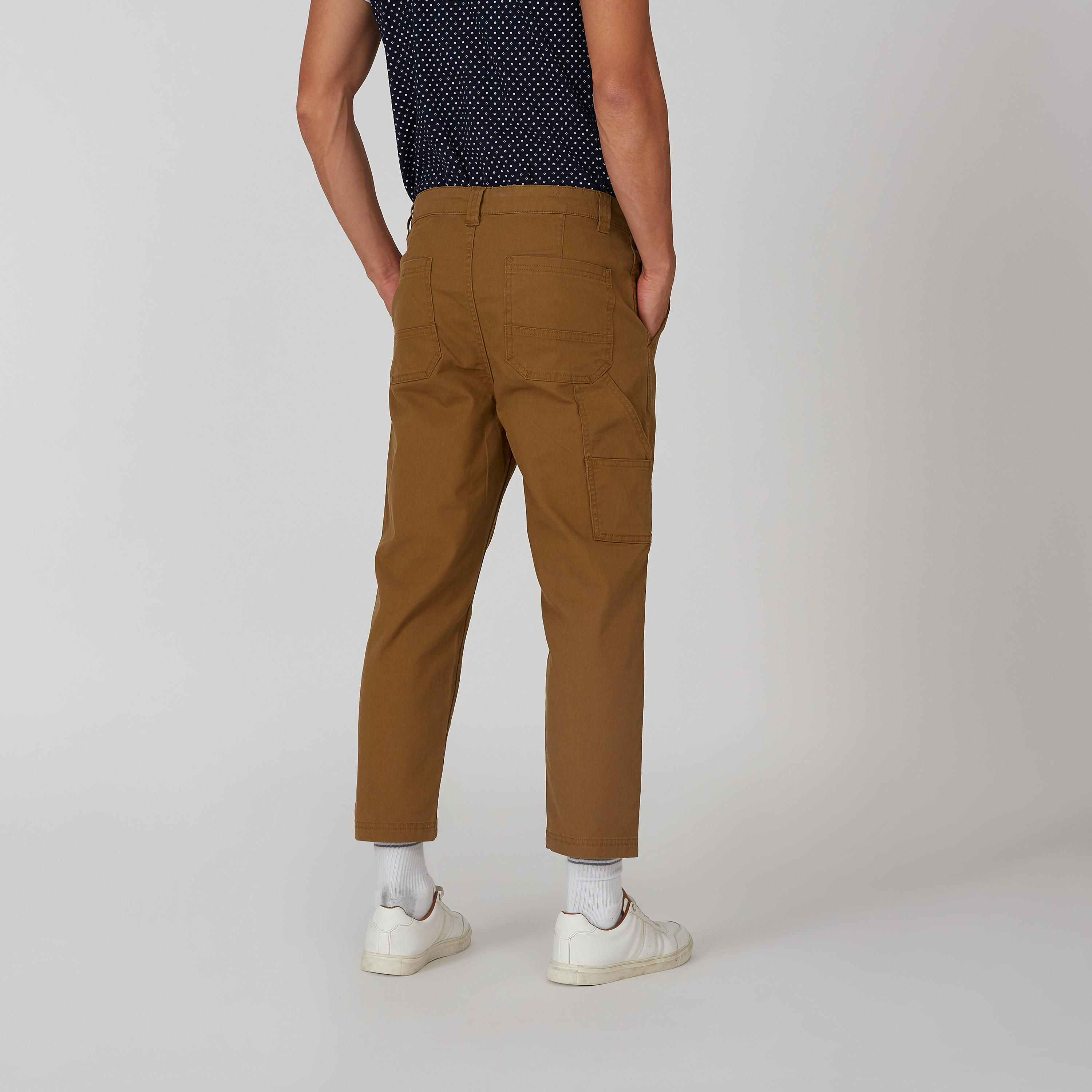 بنطلون قصير سكيني سادة بخصر منخفض وجيوب-men-clothing-bottoms-trousersandchinos-trousers-image-3