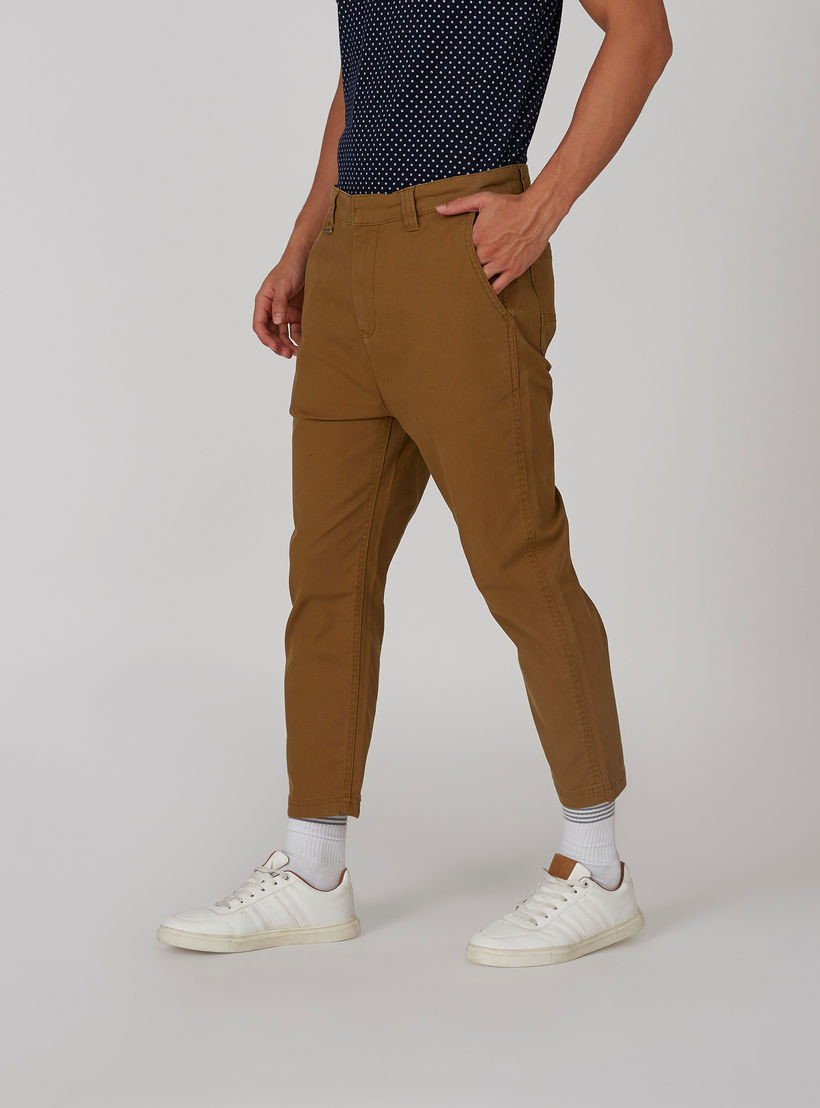بنطلون قصير سكيني سادة بخصر منخفض وجيوب-men-clothing-bottoms-trousersandchinos-trousers-image-1