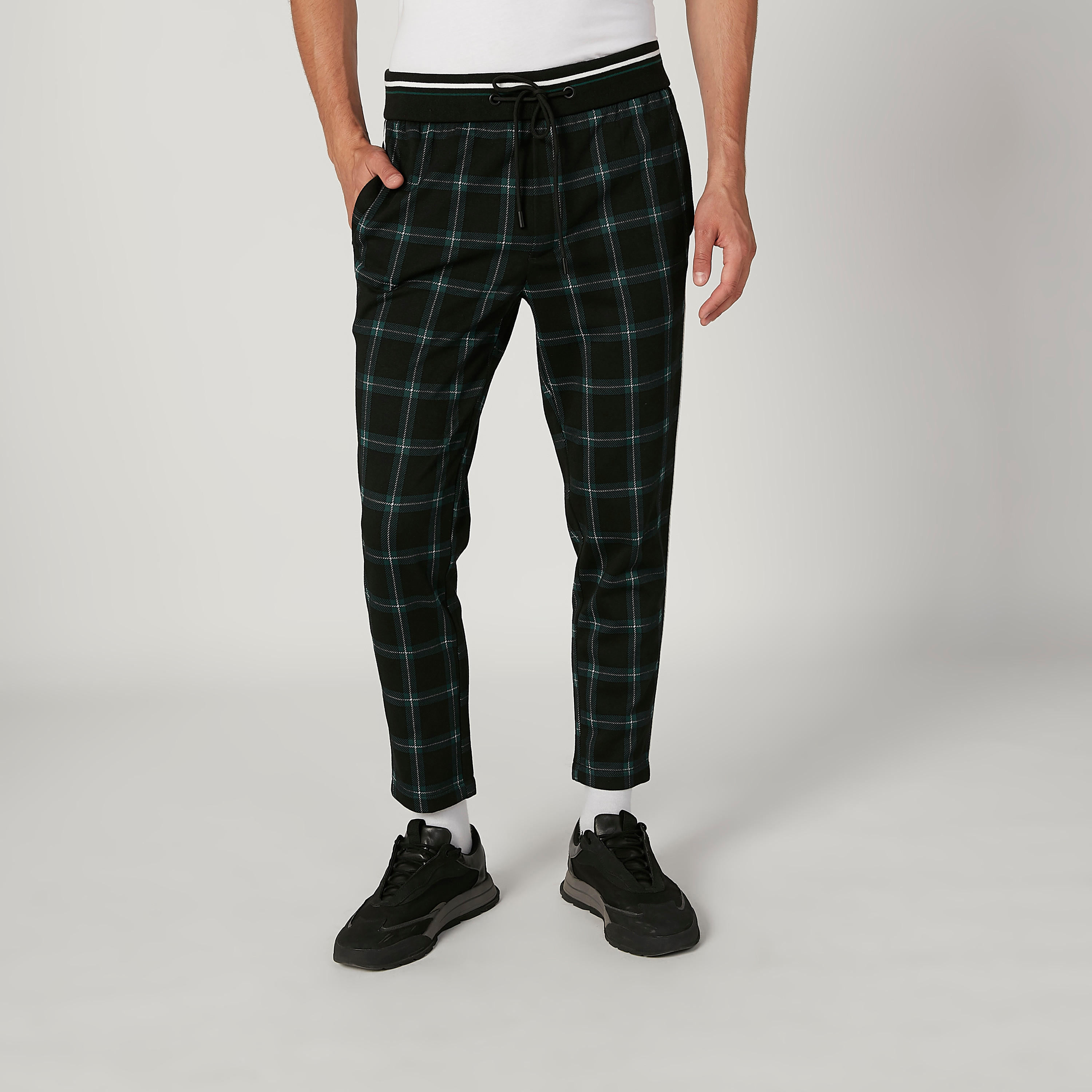 بنطلون مستدام قصير كاروهات بخصر مطّاطي-men-clothing-bottoms-trousersandchinos-trousers-image-1