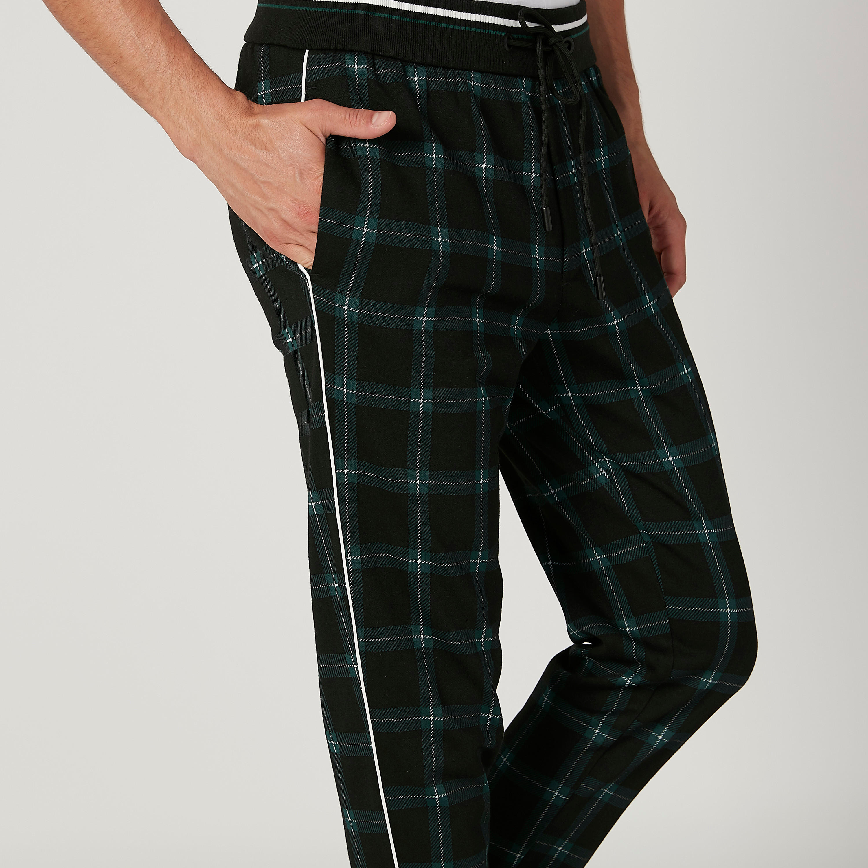 بنطلون مستدام قصير كاروهات بخصر مطّاطي-men-clothing-bottoms-trousersandchinos-trousers-image-3