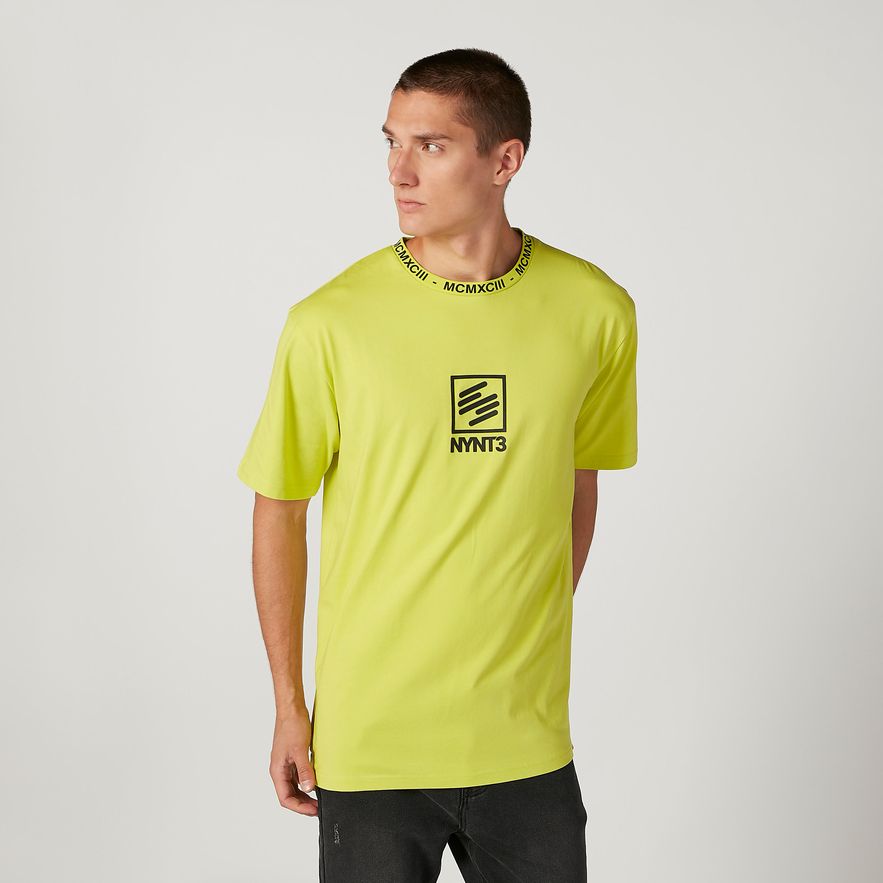 تيشيرت مستدام بياقة مستديرة وأكمام قصيرة وطبعات-men-clothing-tshirtsandpolos-tshirts-image-1