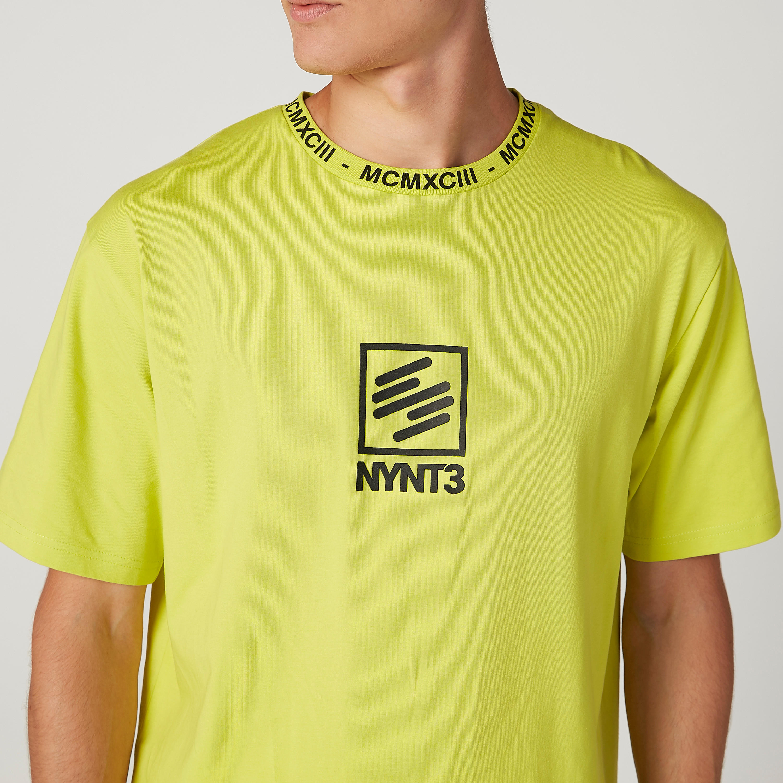 تيشيرت مستدام بياقة مستديرة وأكمام قصيرة وطبعات-men-clothing-tshirtsandpolos-tshirts-image-3