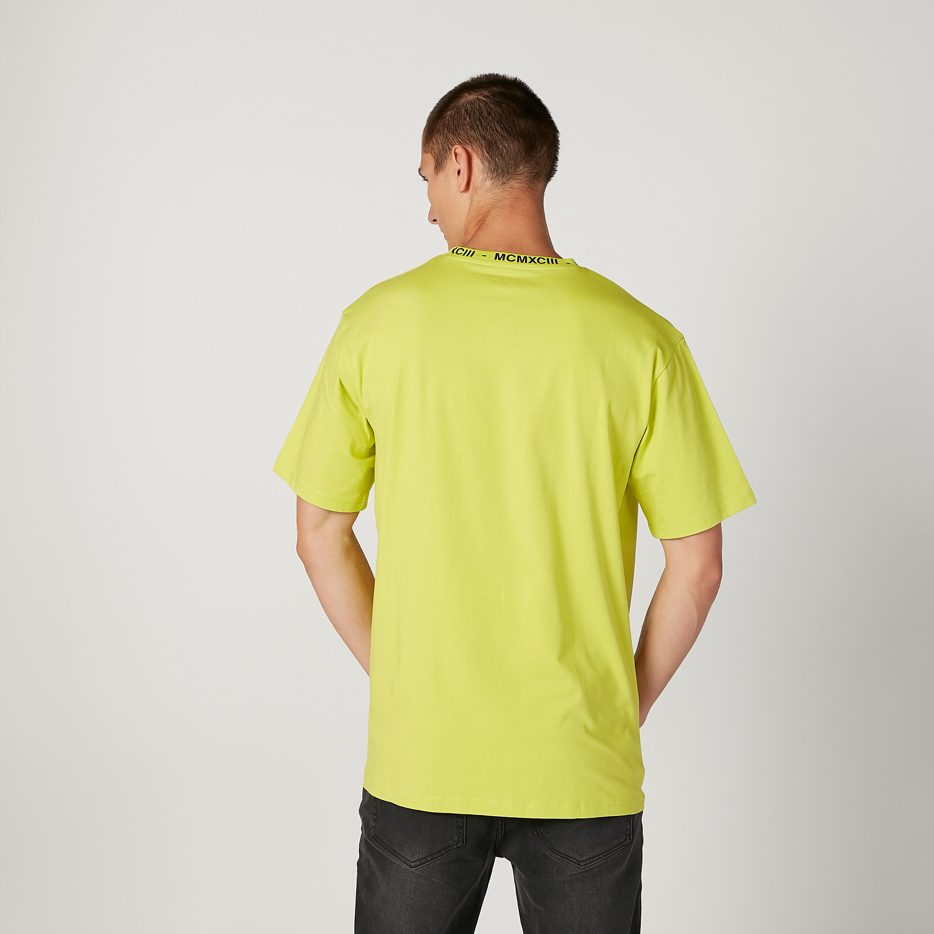 تيشيرت مستدام بياقة مستديرة وأكمام قصيرة وطبعات-men-clothing-tshirtsandpolos-tshirts-image-4