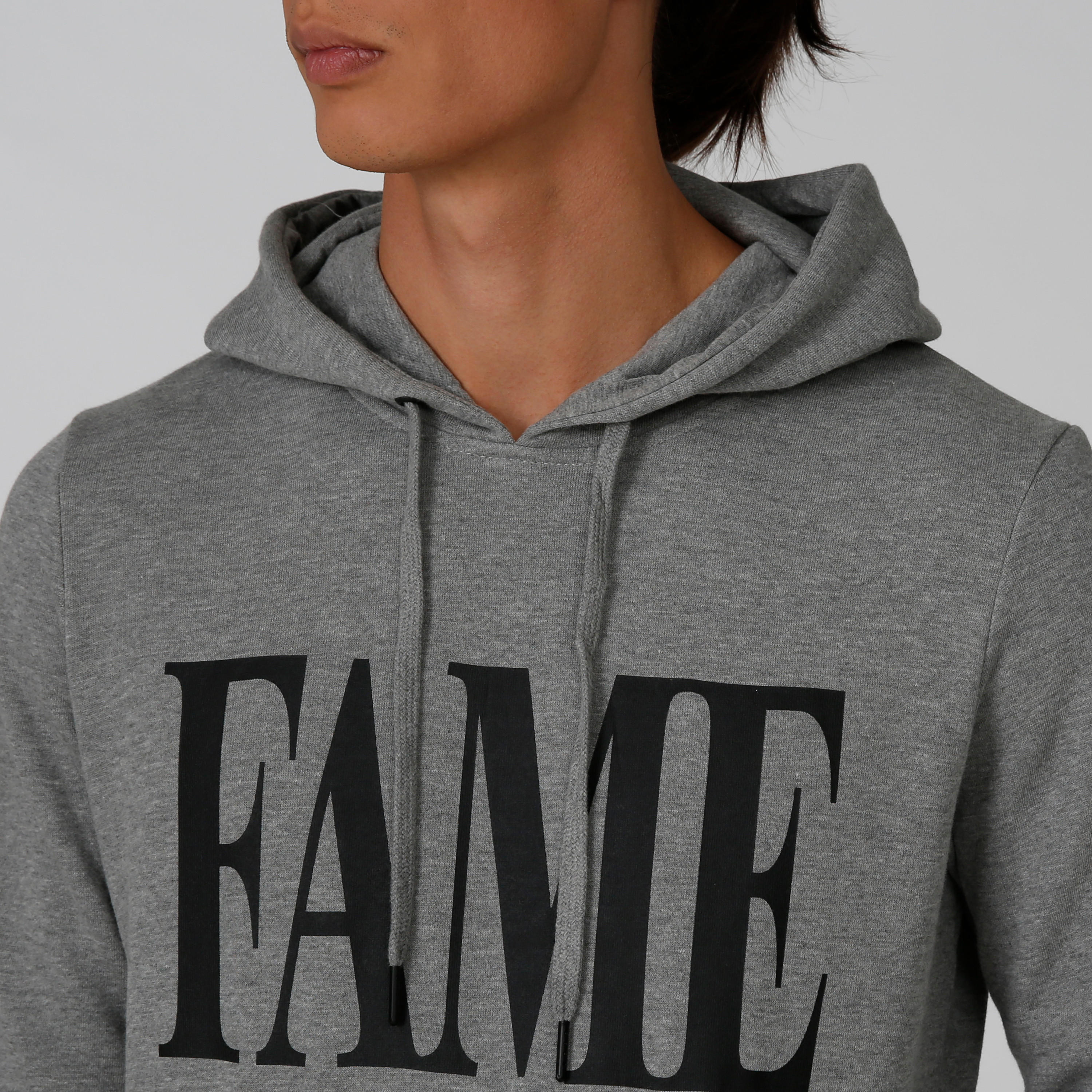 سويت شيرت مستدام بقبّعة وأكمام طويلة وطبعات-men-winterwear-hoodiesandsweatshirts-image-5