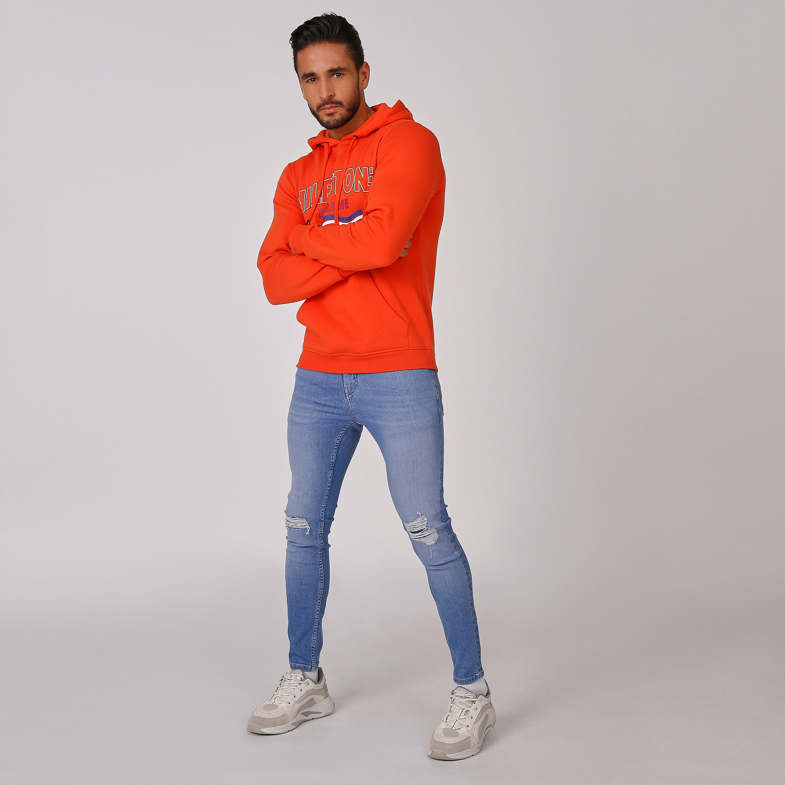 سويت شيرت بقبعة وجيوب كانجارو وطبعات-men-winterwear-hoodiesandsweatshirts-image-5