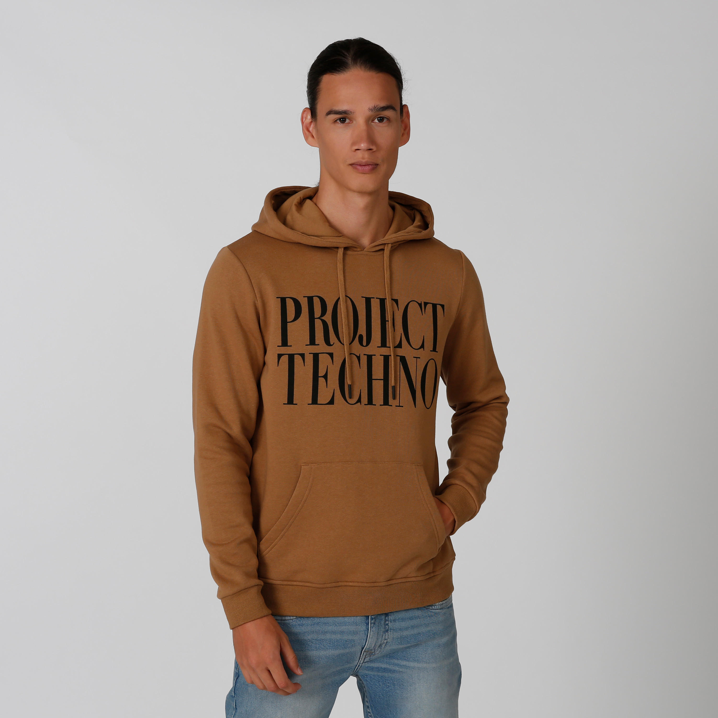 سويت شيرت مستدام بأكمام طويلة وطبعات توبوغرافية -men-winterwear-hoodiesandsweatshirts-image-1