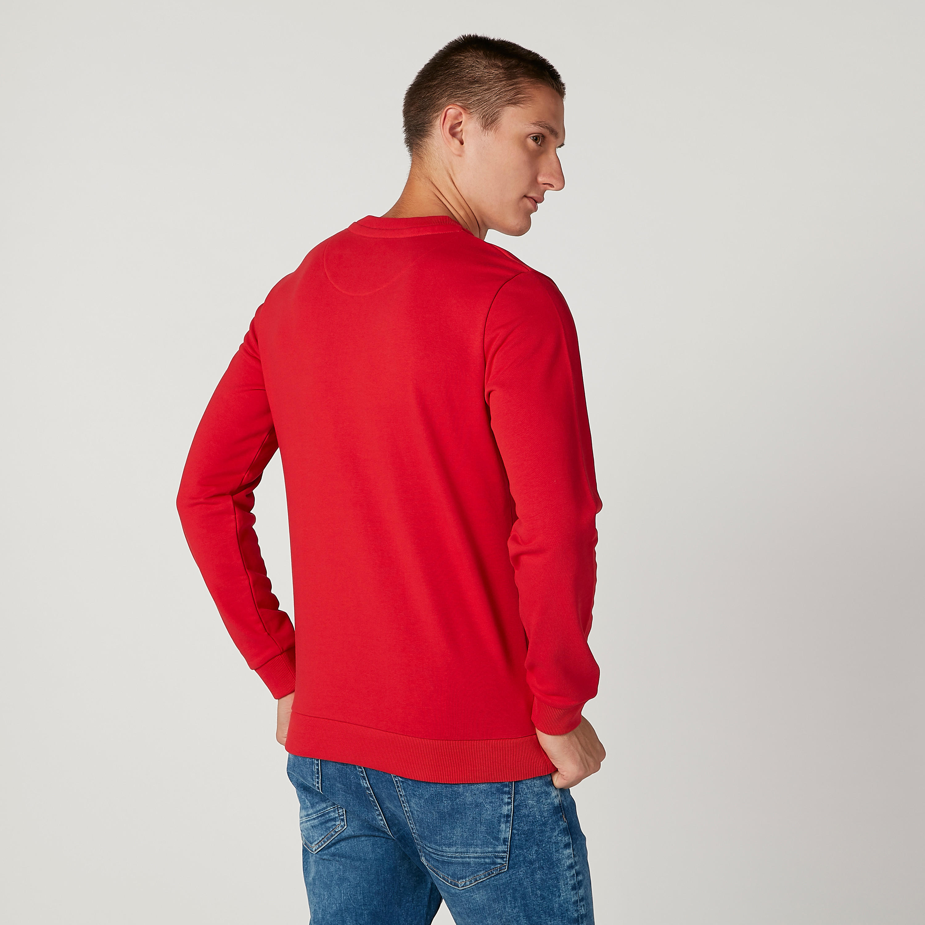 سويت شيرت مستدام بياقة ضيّقة وأكمام طويلة وطبعات -men-winterwear-hoodiesandsweatshirts-image-4