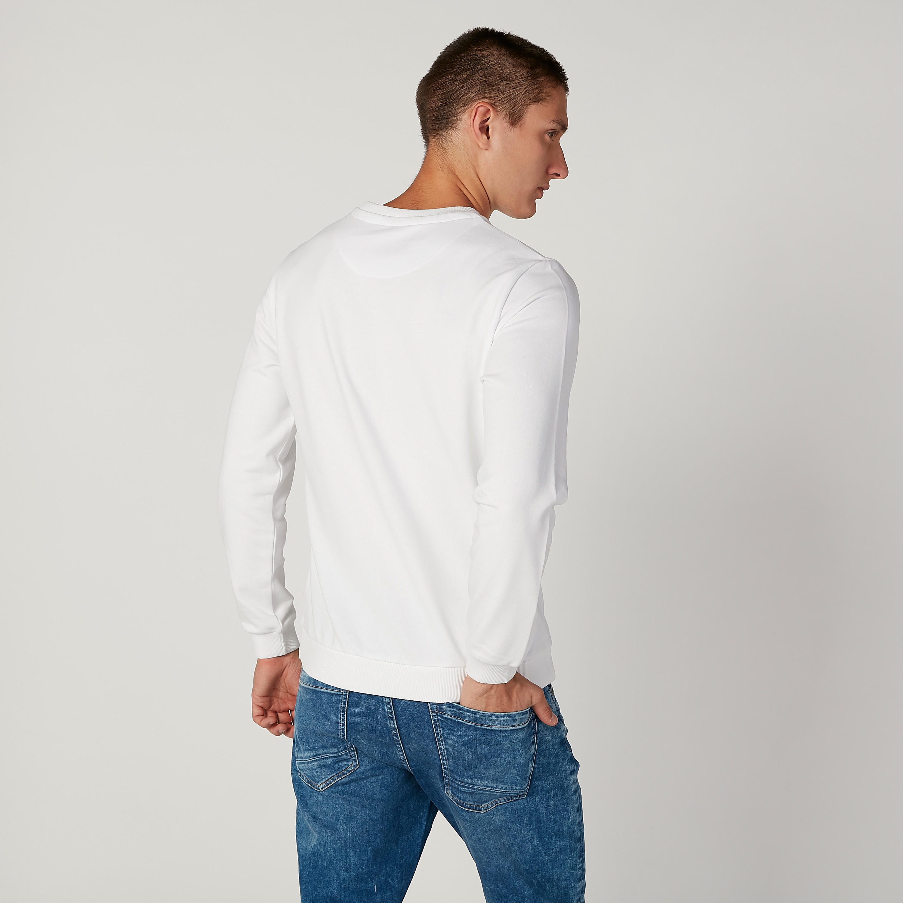 سويت شيرت مستدام بياقة مستديرة وأكمام طويلة وطبعات-men-winterwear-hoodiesandsweatshirts-image-4