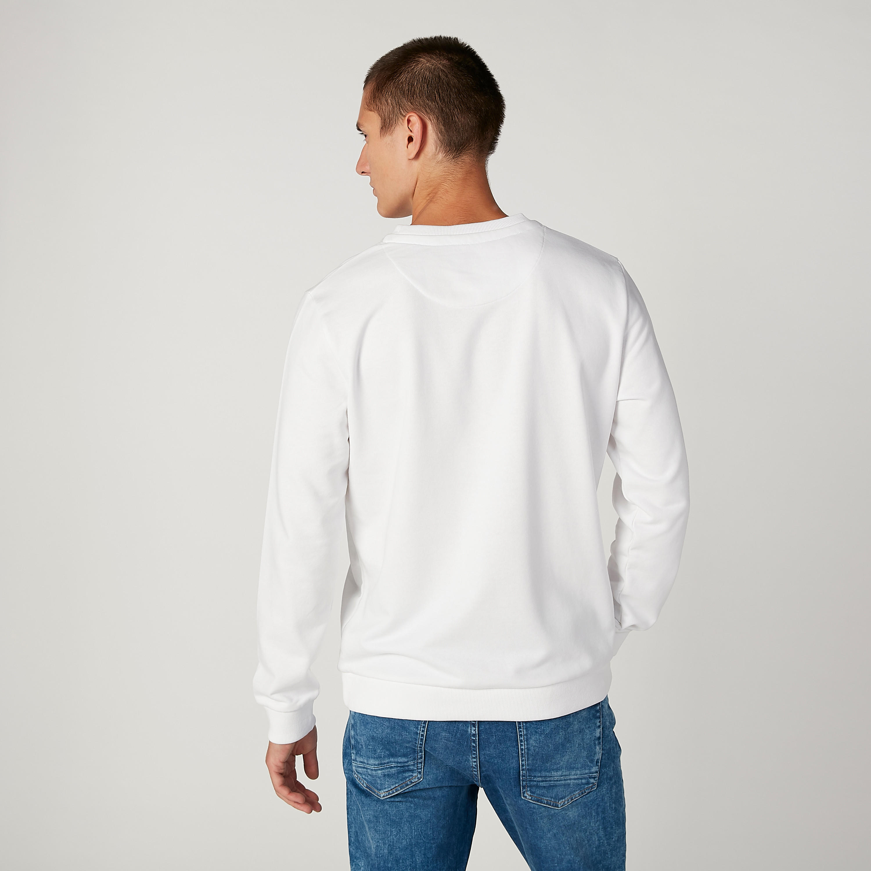 سويت شيرت مستدام بياقة مستديرة وأكمام طويلة وطبعات -men-winterwear-hoodiesandsweatshirts-image-4