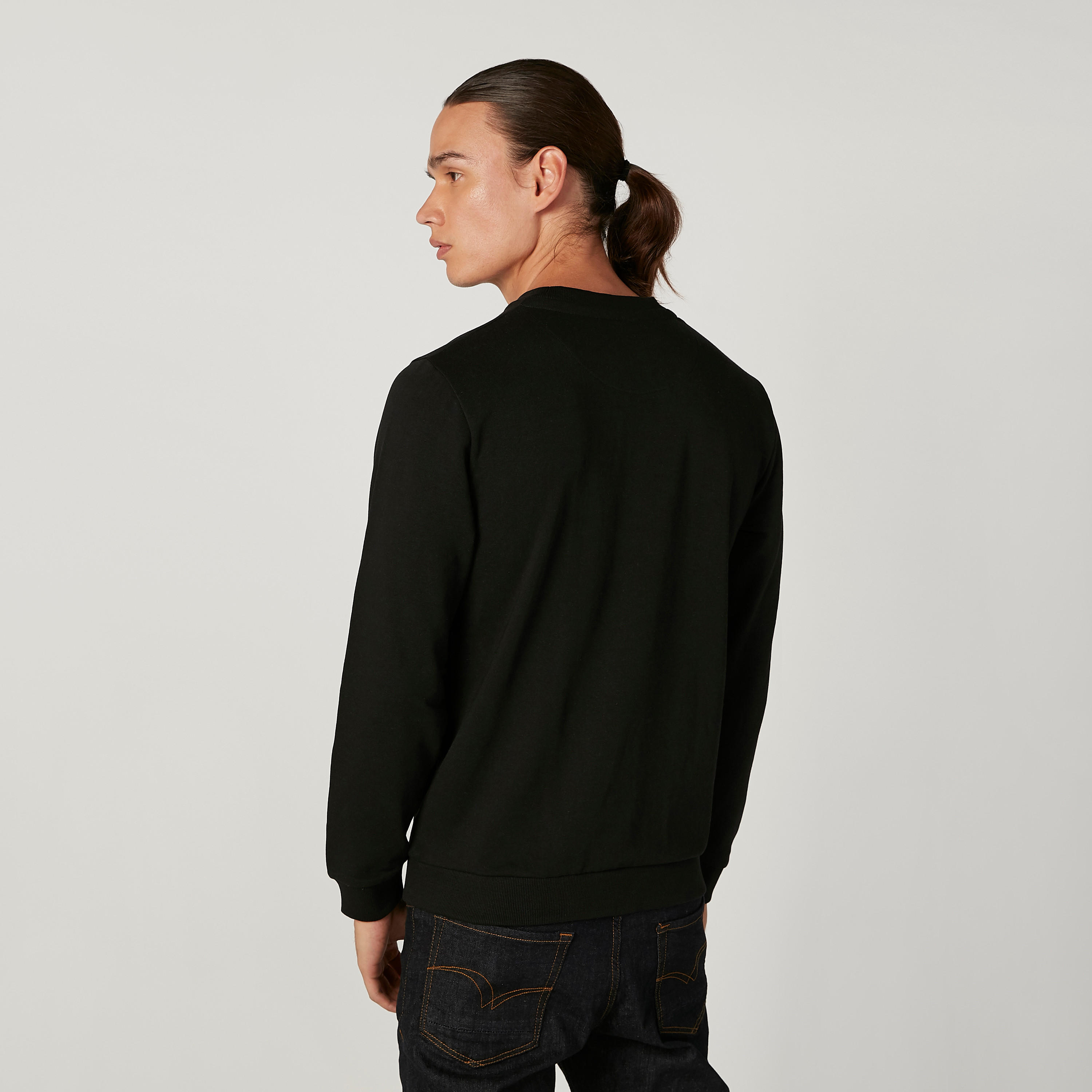 سويت شيرت مستدام بياقة ضيّقة وأكمام طويلة وطبعات-men-winterwear-hoodiesandsweatshirts-image-4
