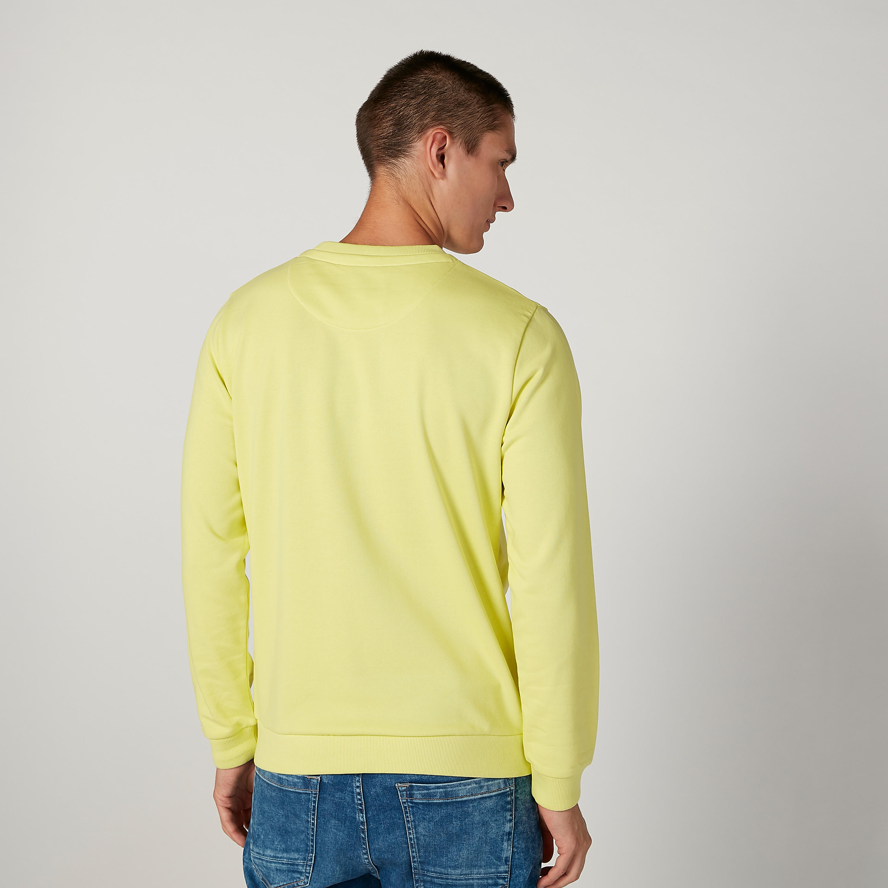سويت شيرت مستدام بياقة مستديرة وأكمام طويلة وطبعات -men-winterwear-hoodiesandsweatshirts-image-4