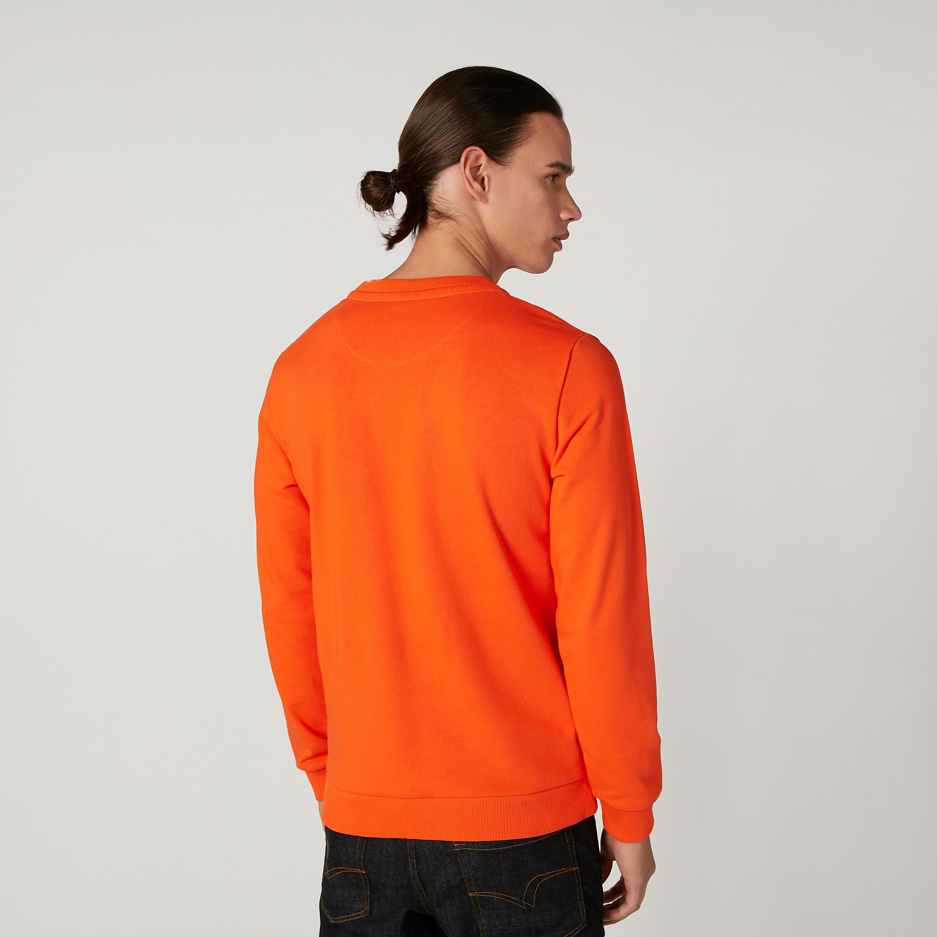 سويت شيرت مستدام بياقة ضيّقة وأكمام طويلة وطبعات-men-winterwear-hoodiesandsweatshirts-image-4