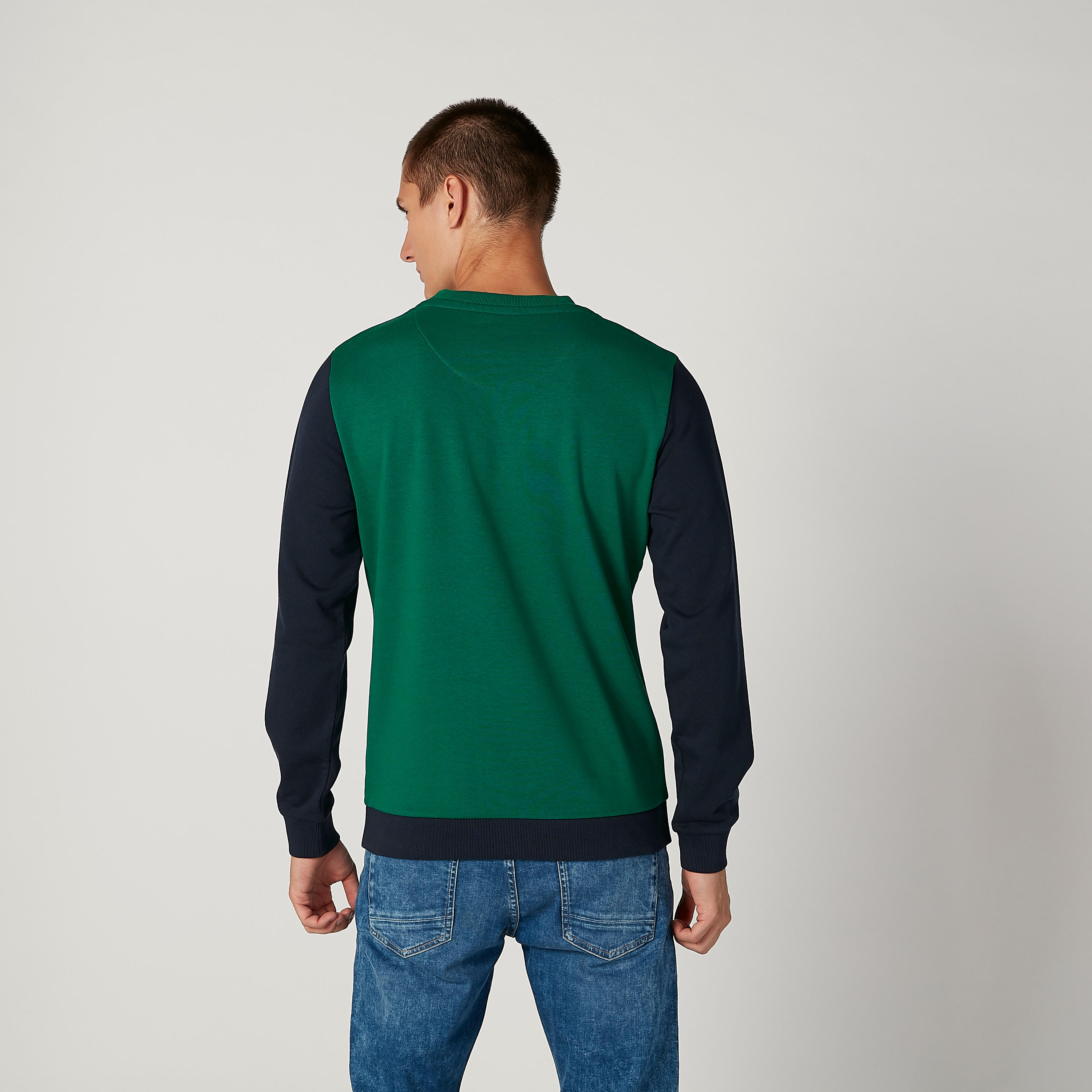 سويت شيرت مستدام بياقة ضيّقة وأكمام طويلة وطبعات -men-winterwear-hoodiesandsweatshirts-image-4