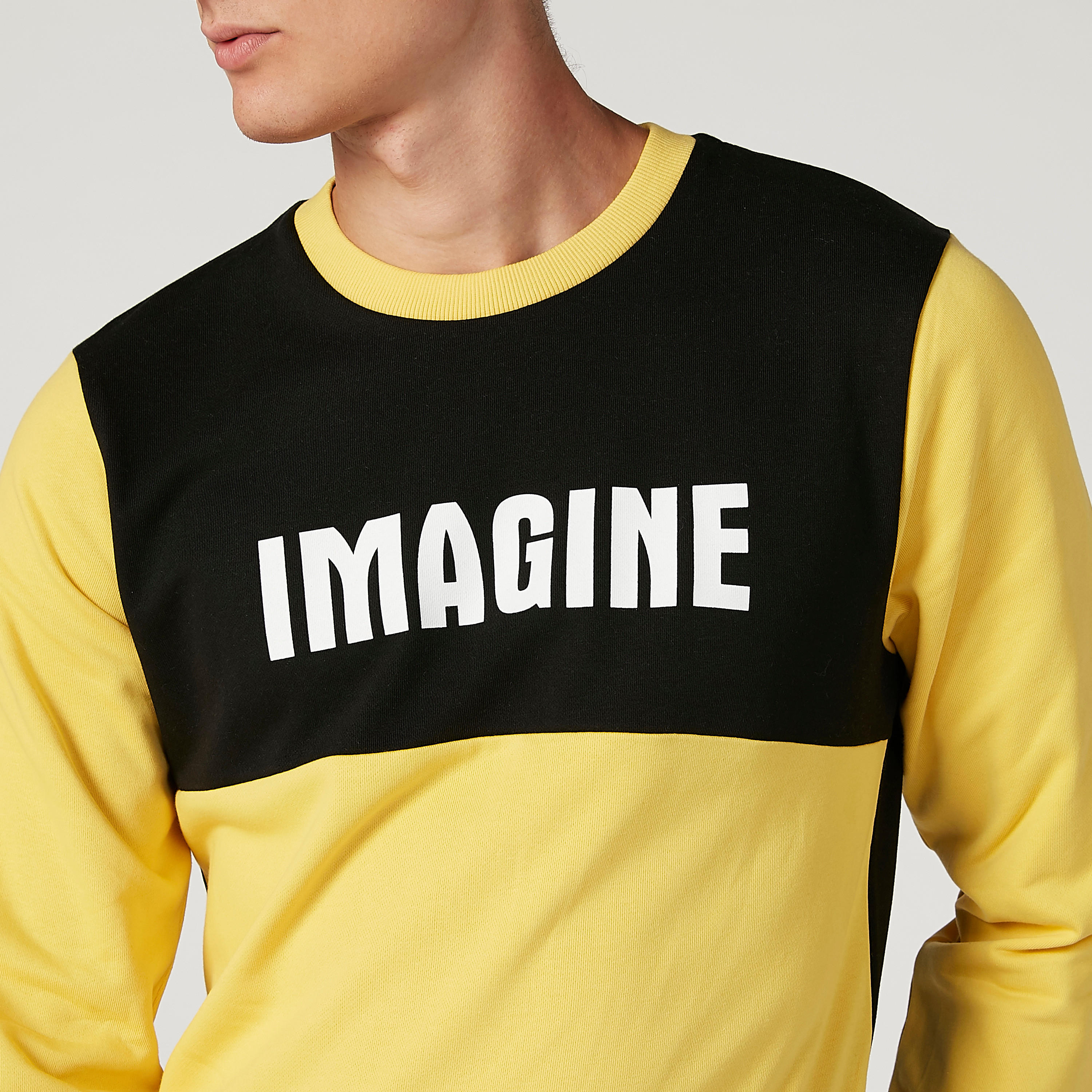 سويت شيرت مستدام بياقة ضيّقة وأكمام طويلة وطبعات -men-winterwear-hoodiesandsweatshirts-image-3