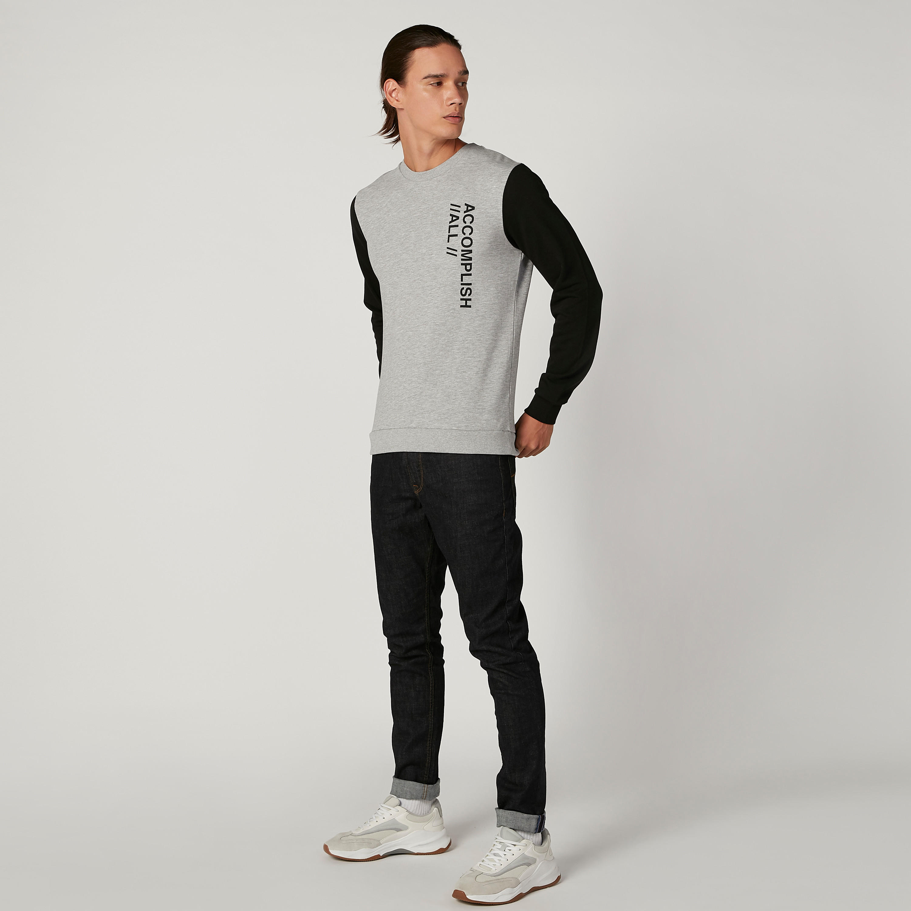 سويت شيرت مستدام بياقة ضيّقة وأكمام طويلة وطبعات -men-winterwear-hoodiesandsweatshirts-image-2