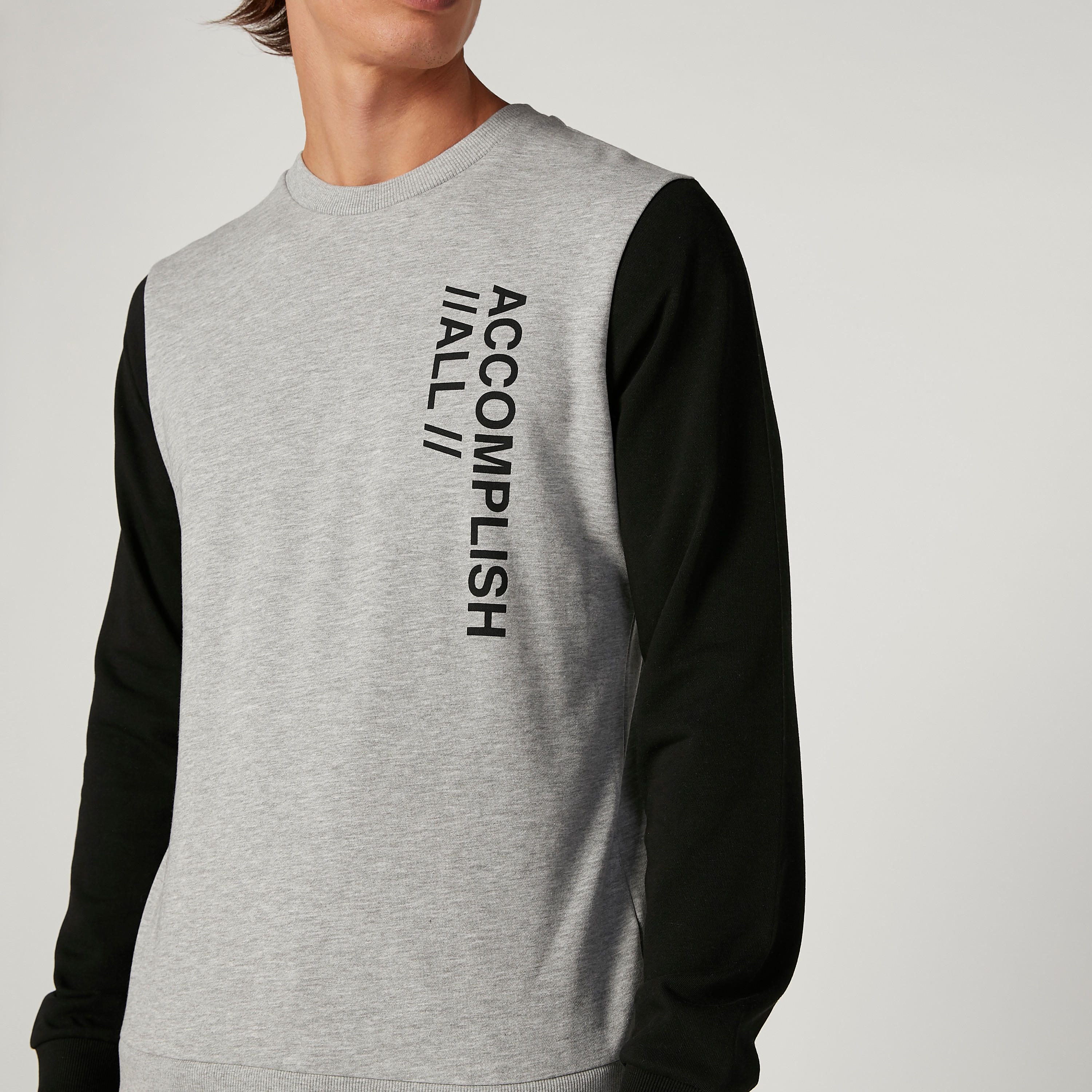 سويت شيرت مستدام بياقة ضيّقة وأكمام طويلة وطبعات -men-winterwear-hoodiesandsweatshirts-image-3