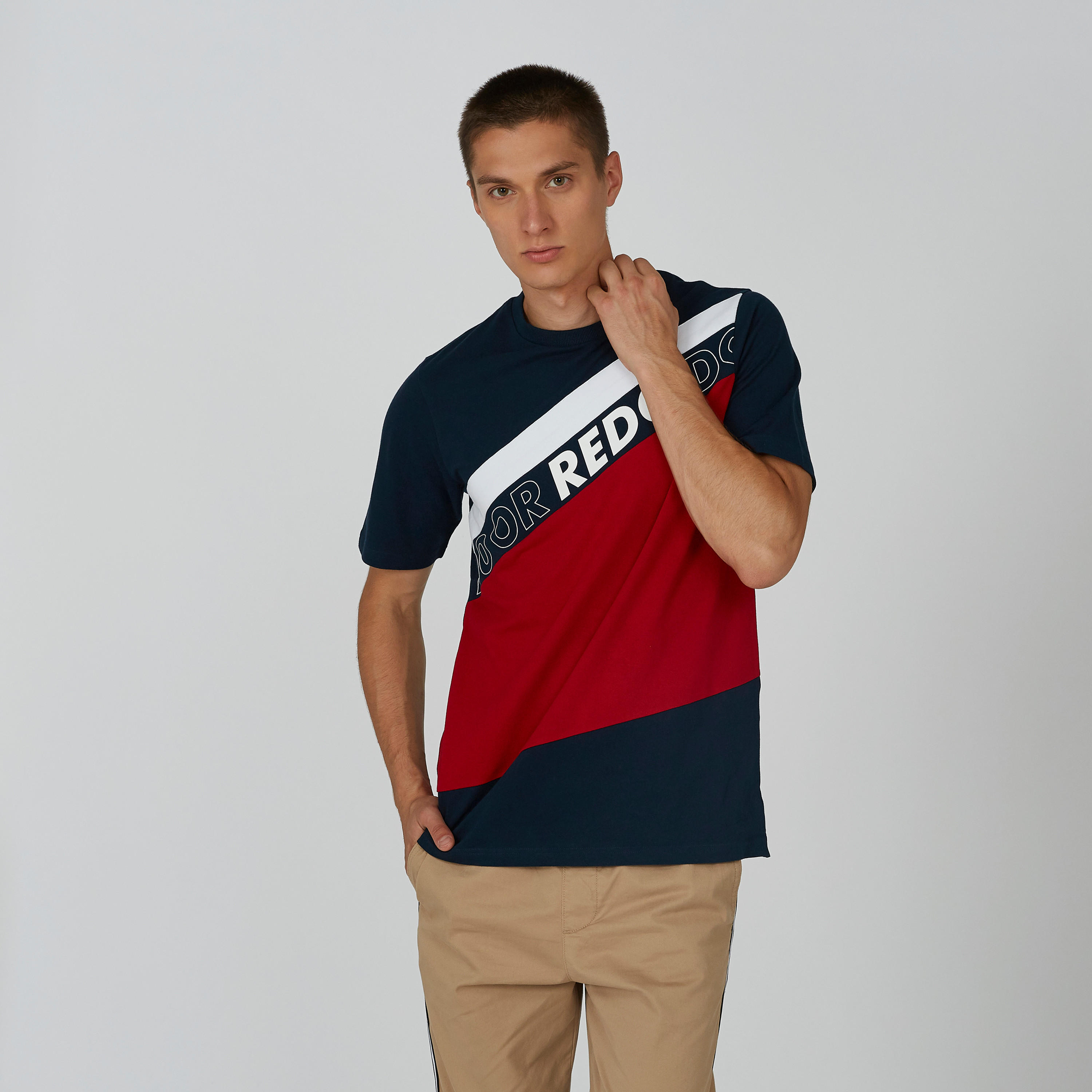 تي شيرت بطبعات وياقة ضيقة وأكمام قصيرة-men-clothing-tshirtsandpolos-tshirts-image-1