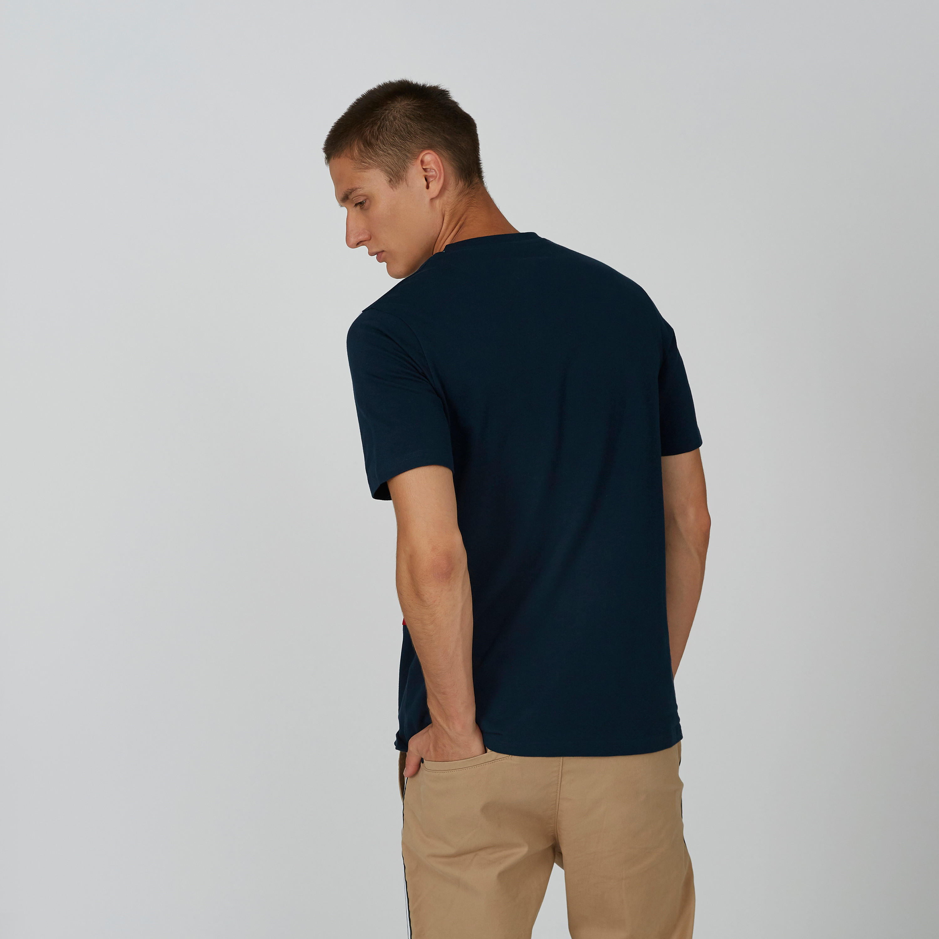 تي شيرت بطبعات وياقة ضيقة وأكمام قصيرة-men-clothing-tshirtsandpolos-tshirts-image-2
