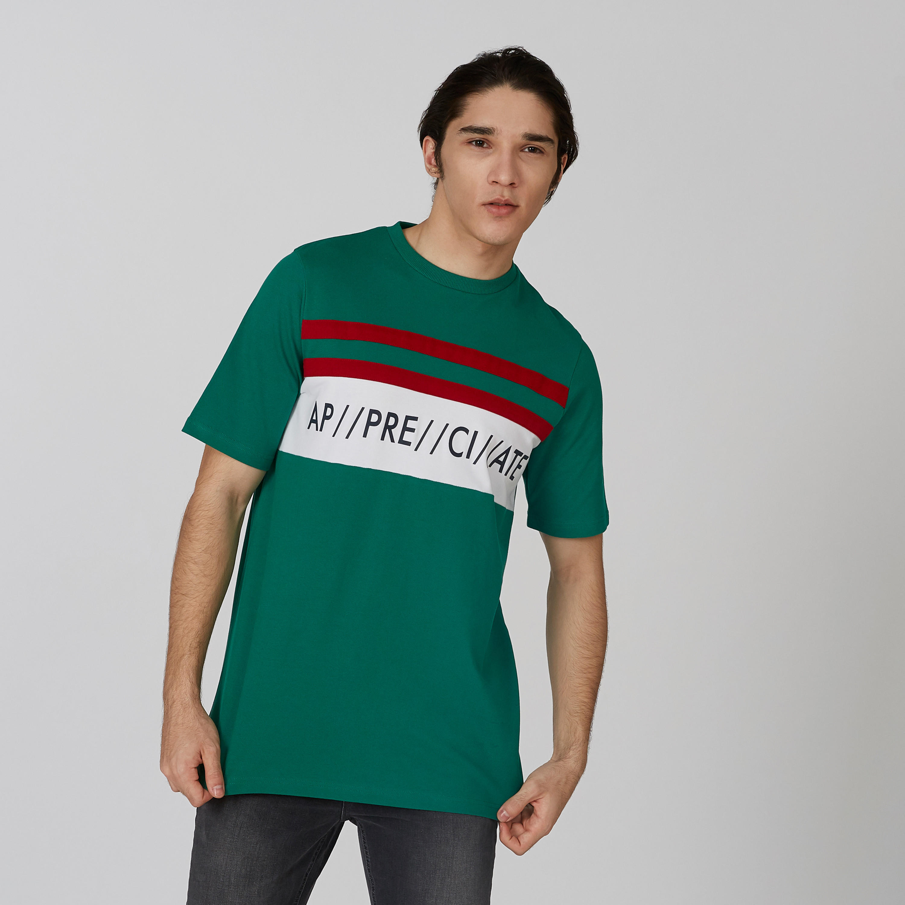 تيشيرت بياقة ضيقة وأكمام قصيرة وطبعات-men-clothing-tshirtsandpolos-tshirts-image-1