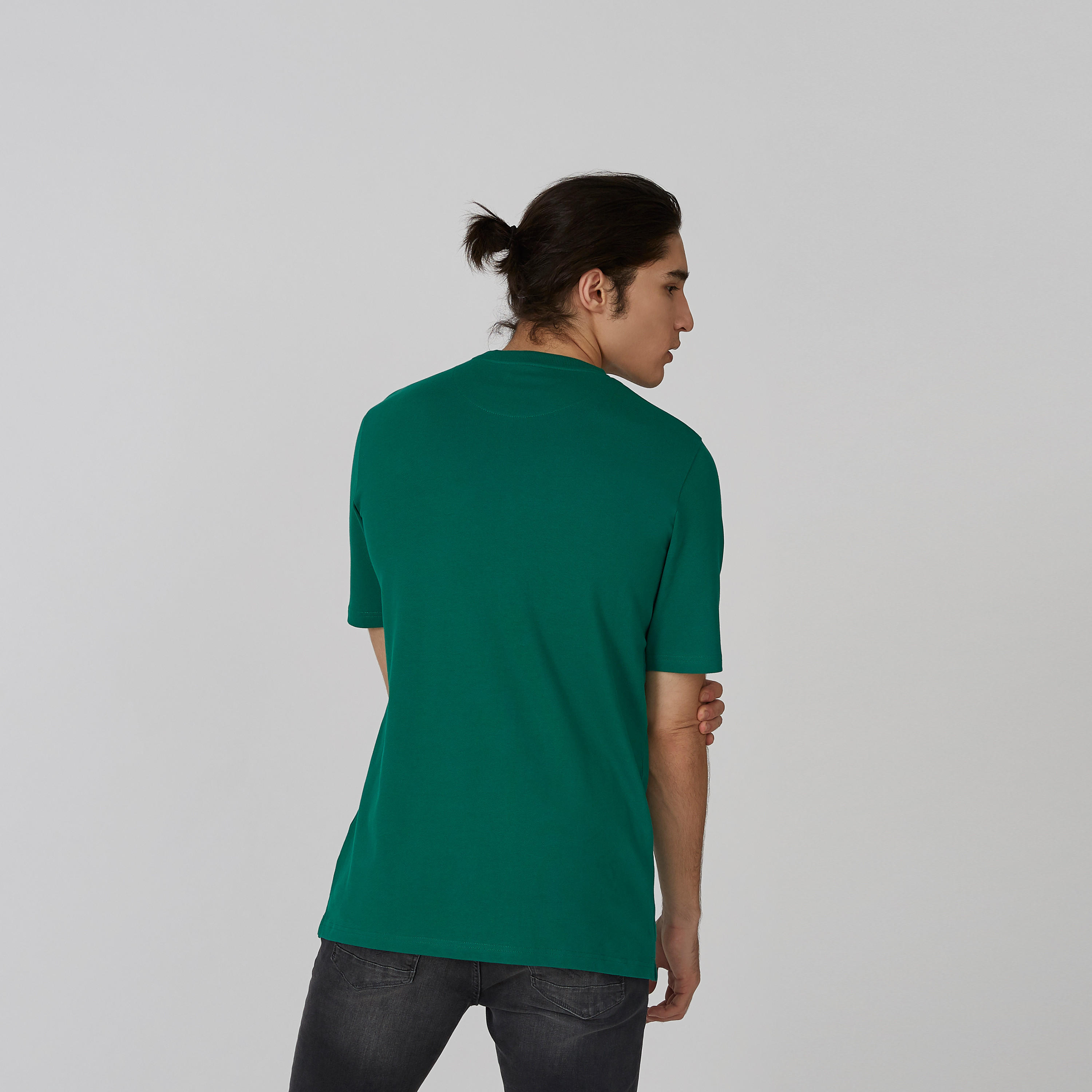 تيشيرت بياقة ضيقة وأكمام قصيرة وطبعات-men-clothing-tshirtsandpolos-tshirts-image-3