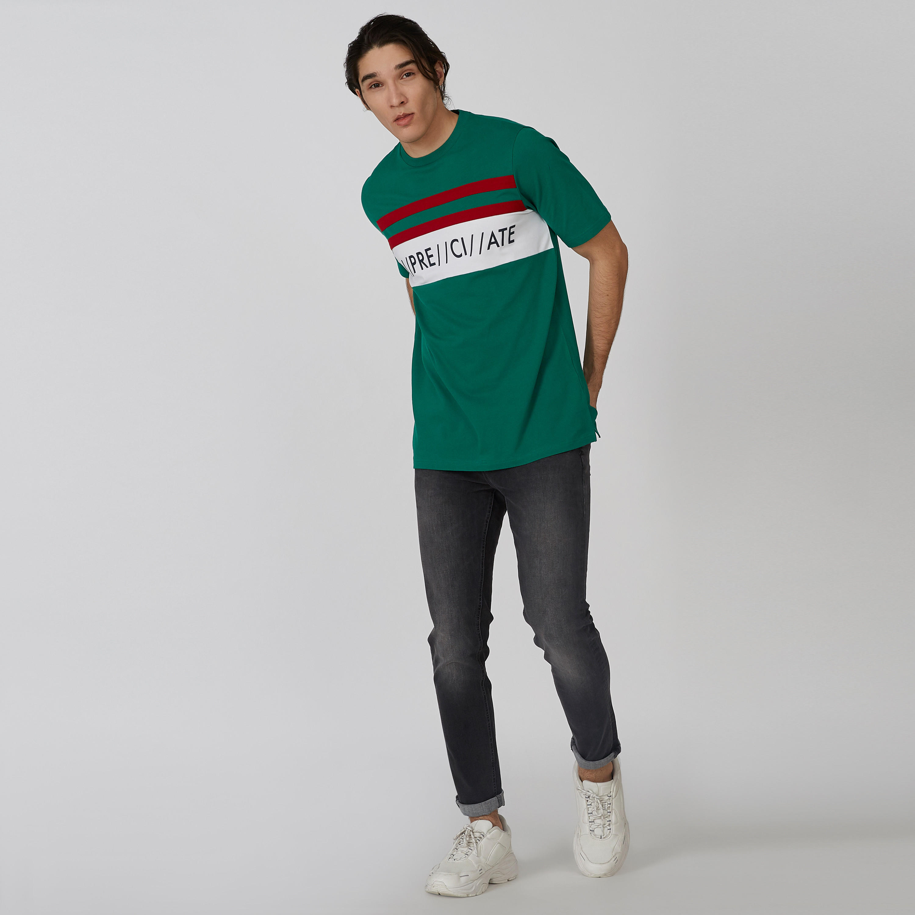تيشيرت بياقة ضيقة وأكمام قصيرة وطبعات-men-clothing-tshirtsandpolos-tshirts-image-5