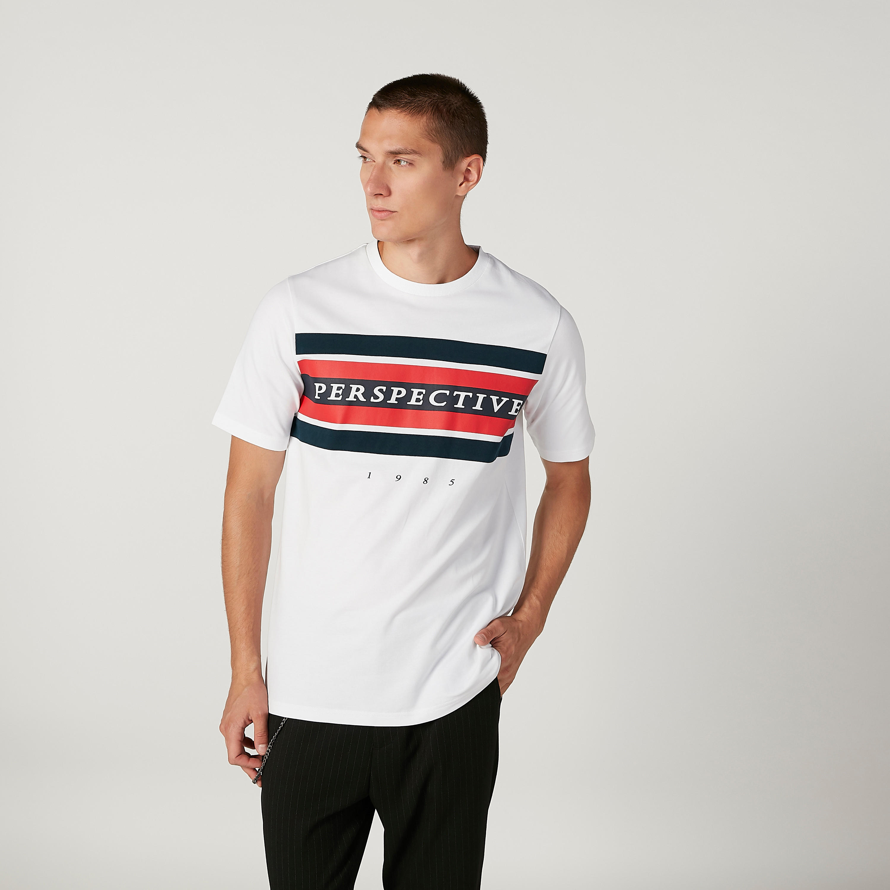 تيشيرت بياقة ضيّقة وأكمام قصيرة وطبعات-men-clothing-tshirtsandpolos-tshirts-image-4