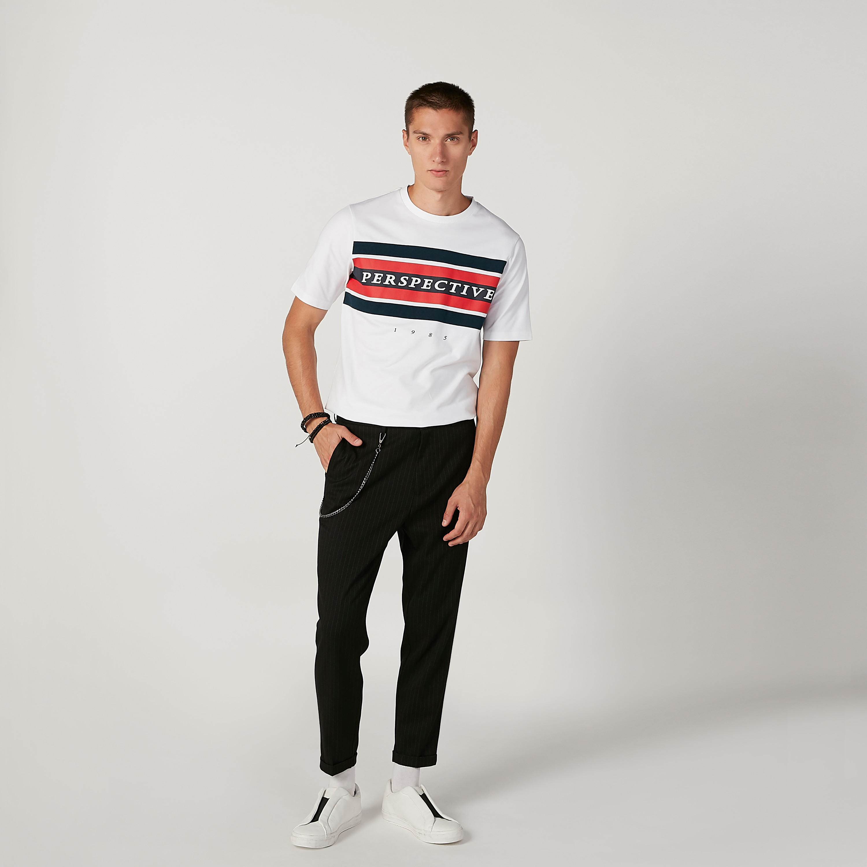تيشيرت بياقة ضيّقة وأكمام قصيرة وطبعات-men-clothing-tshirtsandpolos-tshirts-image-3