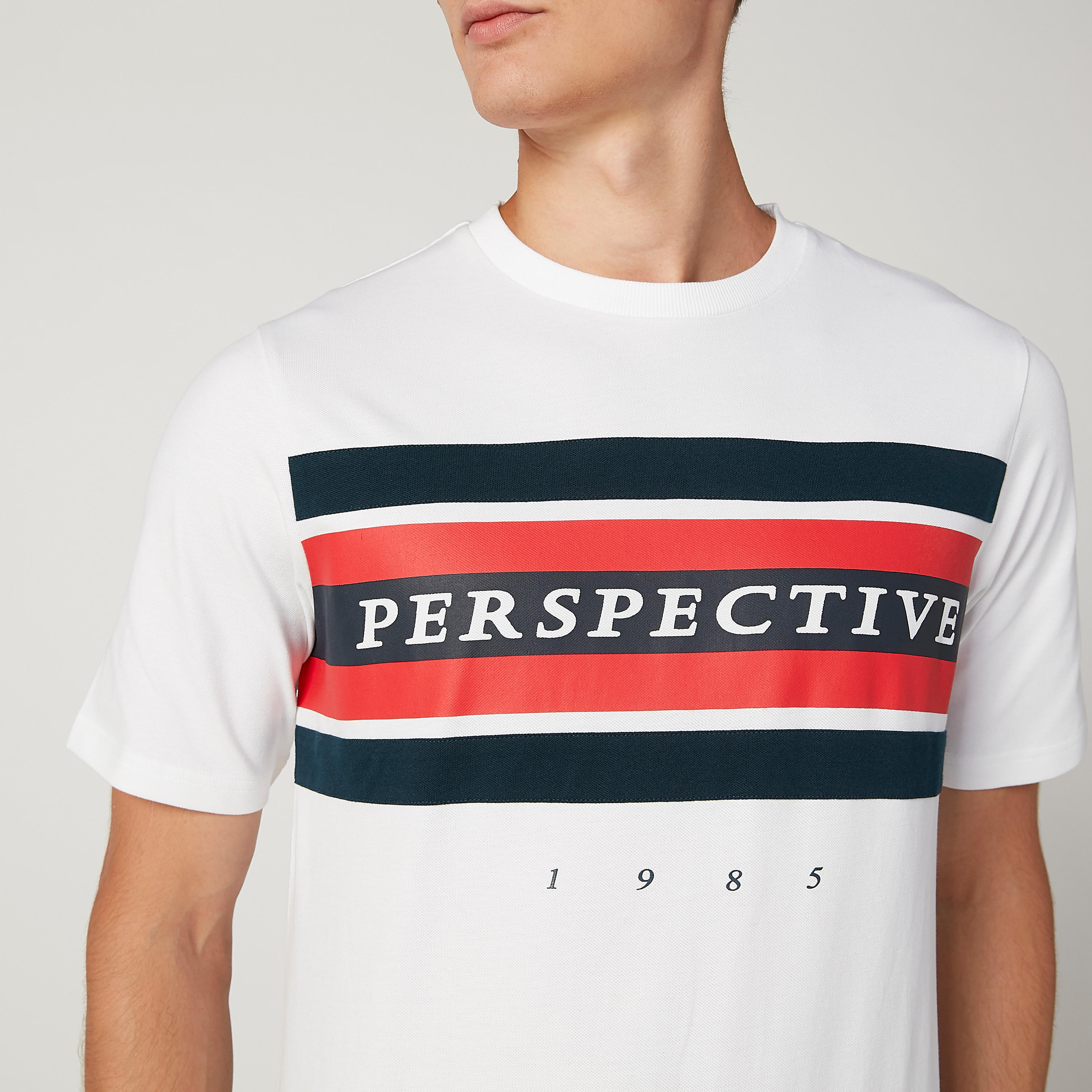 تيشيرت بياقة ضيّقة وأكمام قصيرة وطبعات-men-clothing-tshirtsandpolos-tshirts-image-2