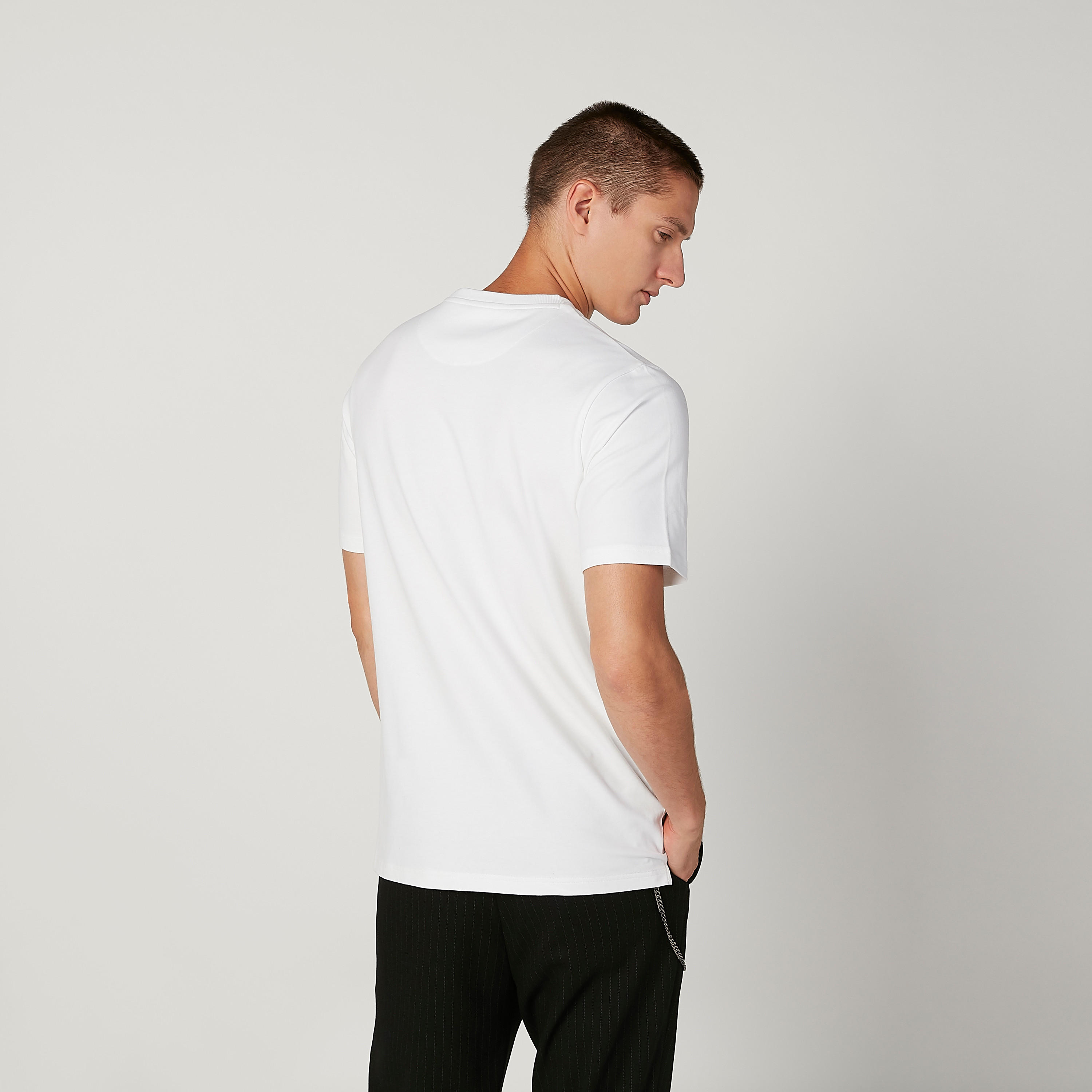 تيشيرت بياقة ضيّقة وأكمام قصيرة وطبعات-men-clothing-tshirtsandpolos-tshirts-image-1