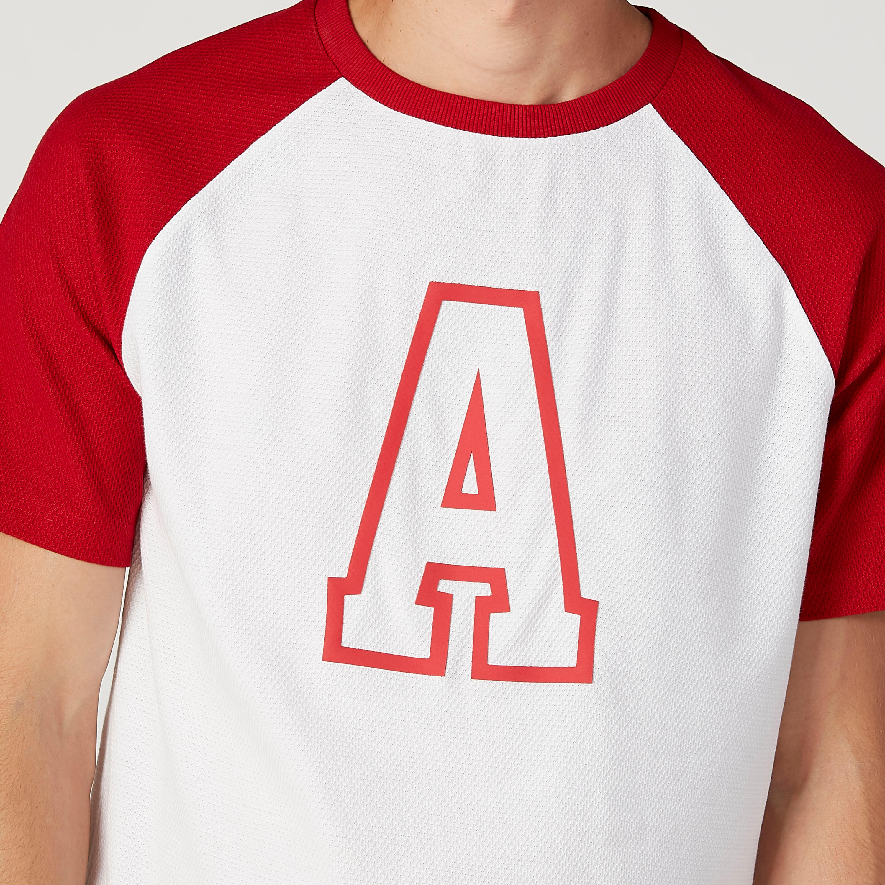تيشيرت بياقة ضيّقة وأكمام مغايرة وطبعات-men-clothing-tshirtsandpolos-tshirts-image-3