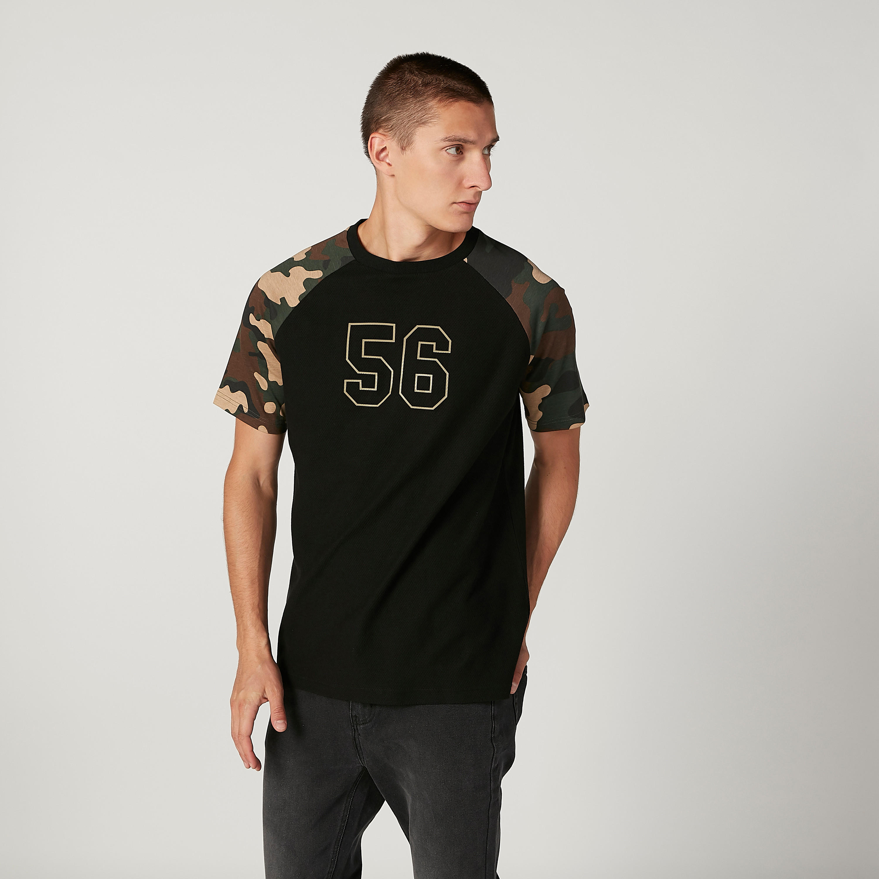 تيشيرت بياقة ضيّقة وأكمام مغايرة وطبعات-men-clothing-tshirtsandpolos-tshirts-image-1