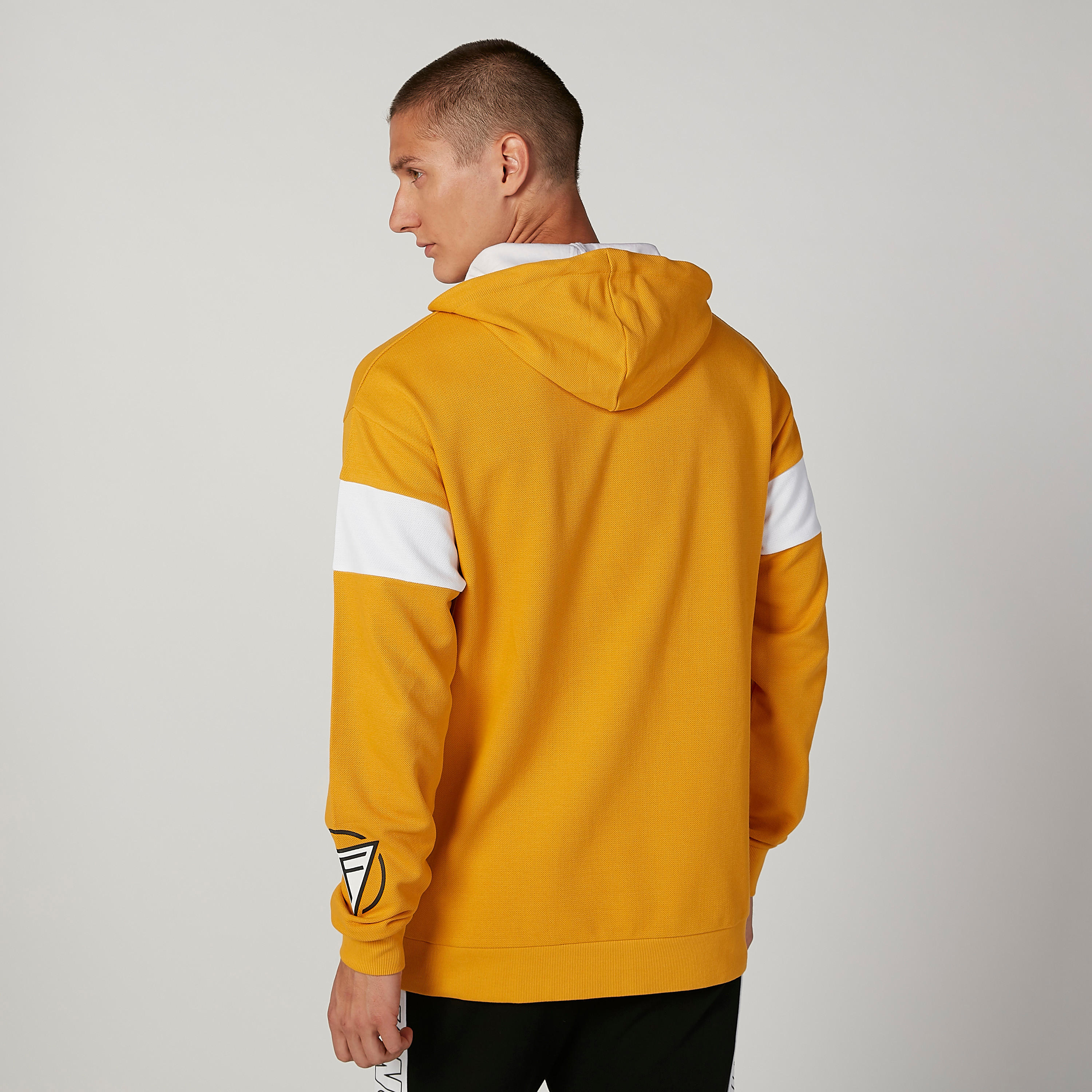 سويت شيرت بجيوب كانجارو وقبعة وطبعات-men-winterwear-hoodiesandsweatshirts-image-3