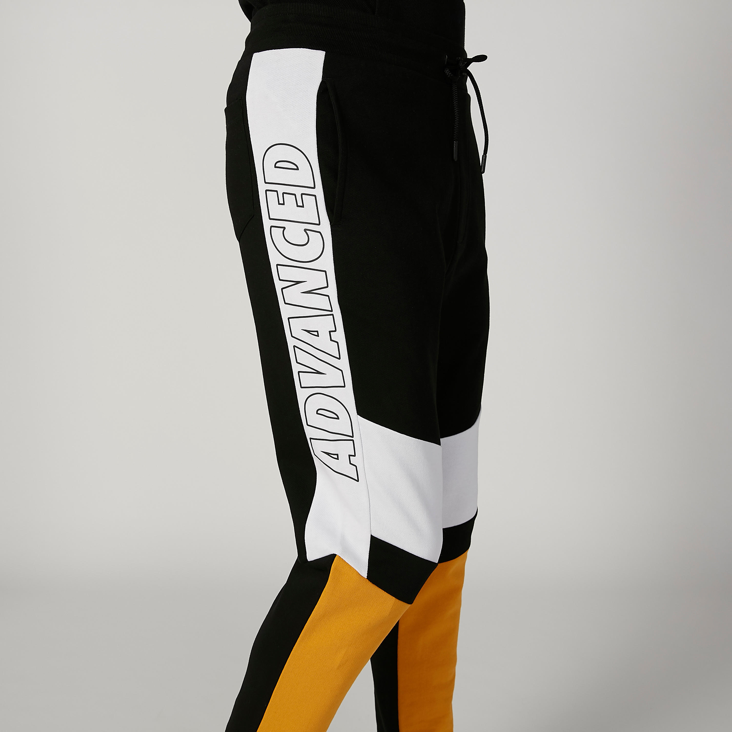 بنطلون رياضي طويل بقوالب ملونة وخصر مطاطي-men-clothing-bottoms-joggers-image-6