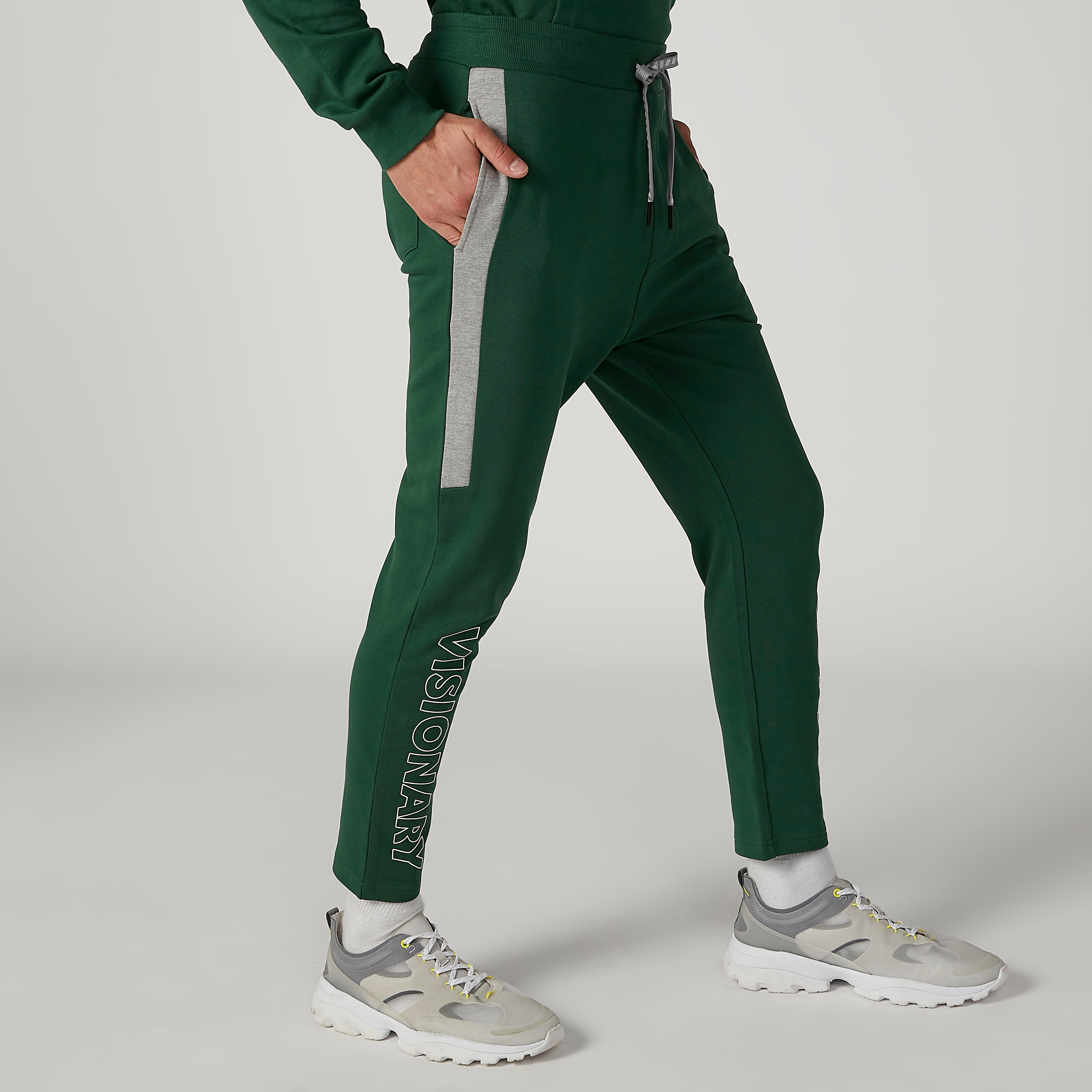 بنطلون رياضي طويل بخصر مطّاطي وجيوب وطبعات-men-clothing-bottoms-joggers-image-4