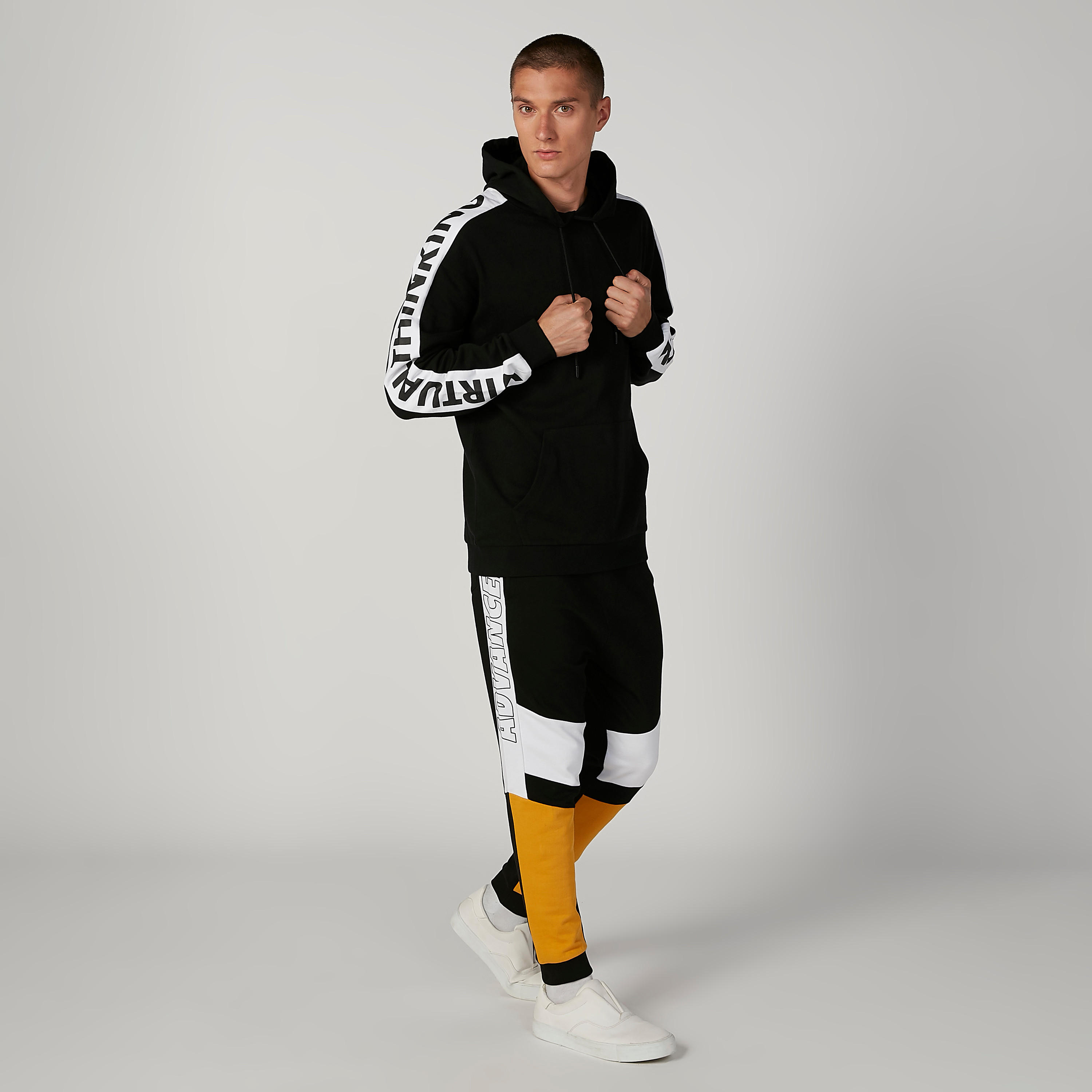 سويتشيرت بقبعة وجيوب كنغر وطبعات-men-winterwear-hoodiesandsweatshirts-image-4