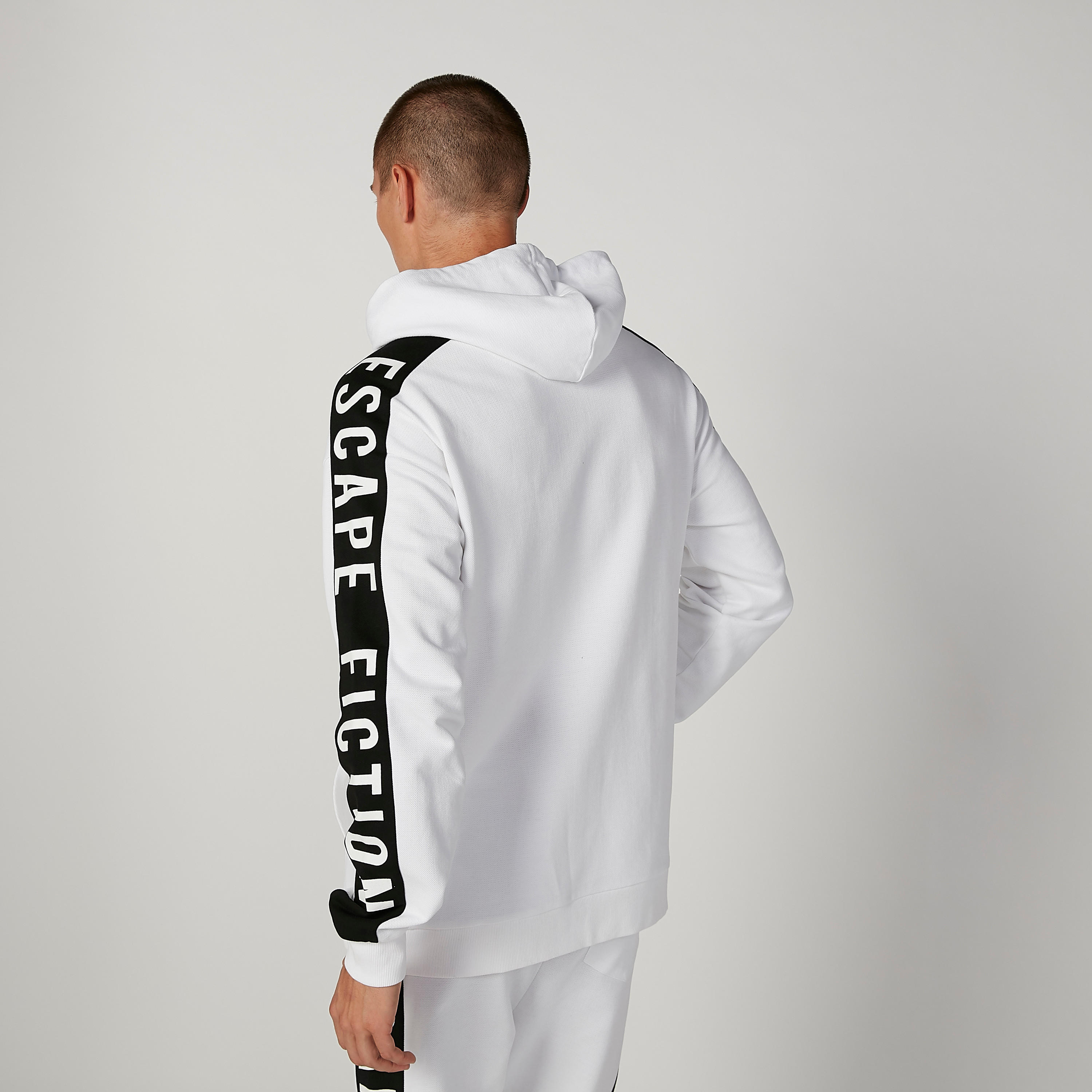 سويت شيرت بجيوب كانجارو وقبعة وطبعات-men-winterwear-hoodiesandsweatshirts-image-5