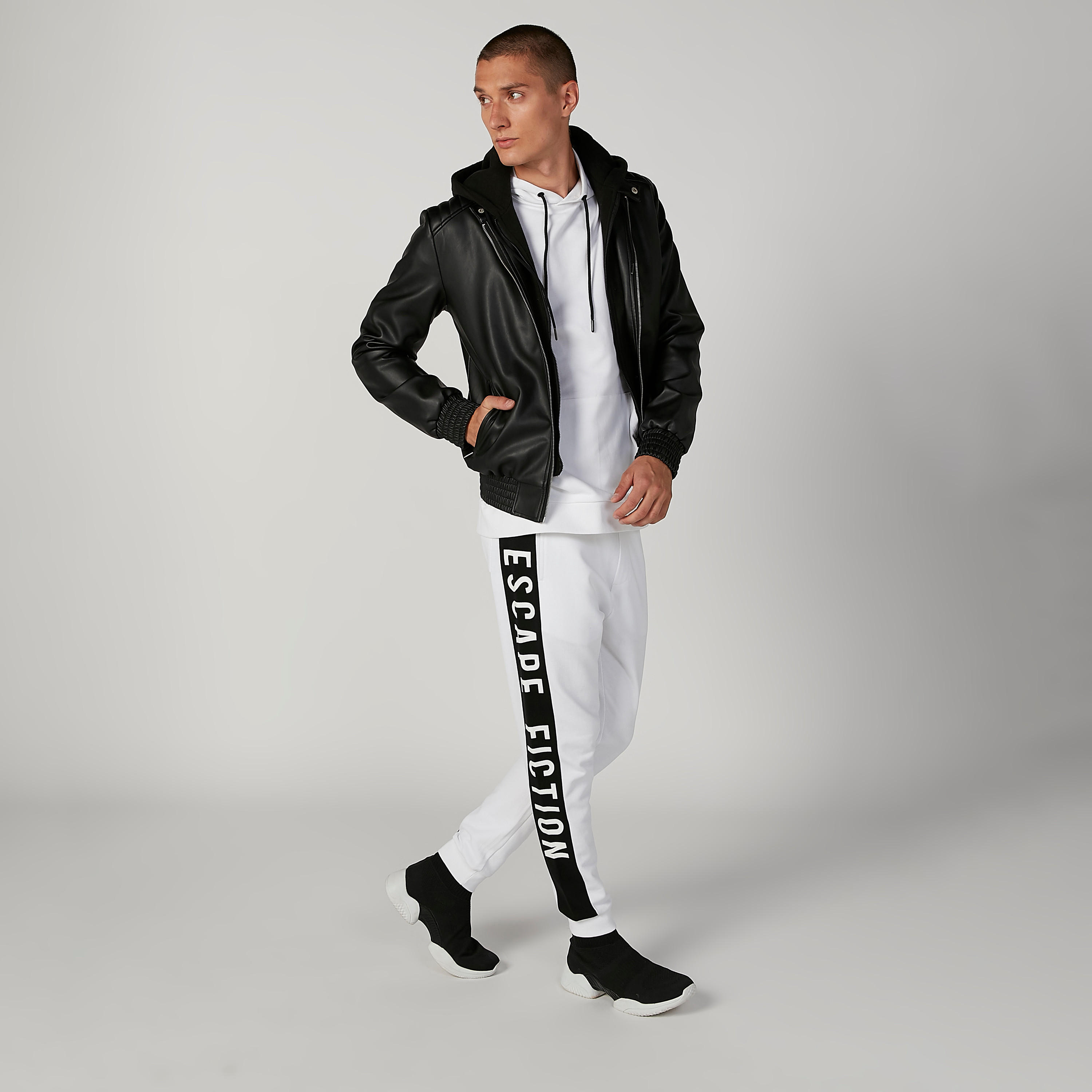 سويت شيرت بجيوب كانجارو وقبعة وطبعات-men-winterwear-hoodiesandsweatshirts-image-2