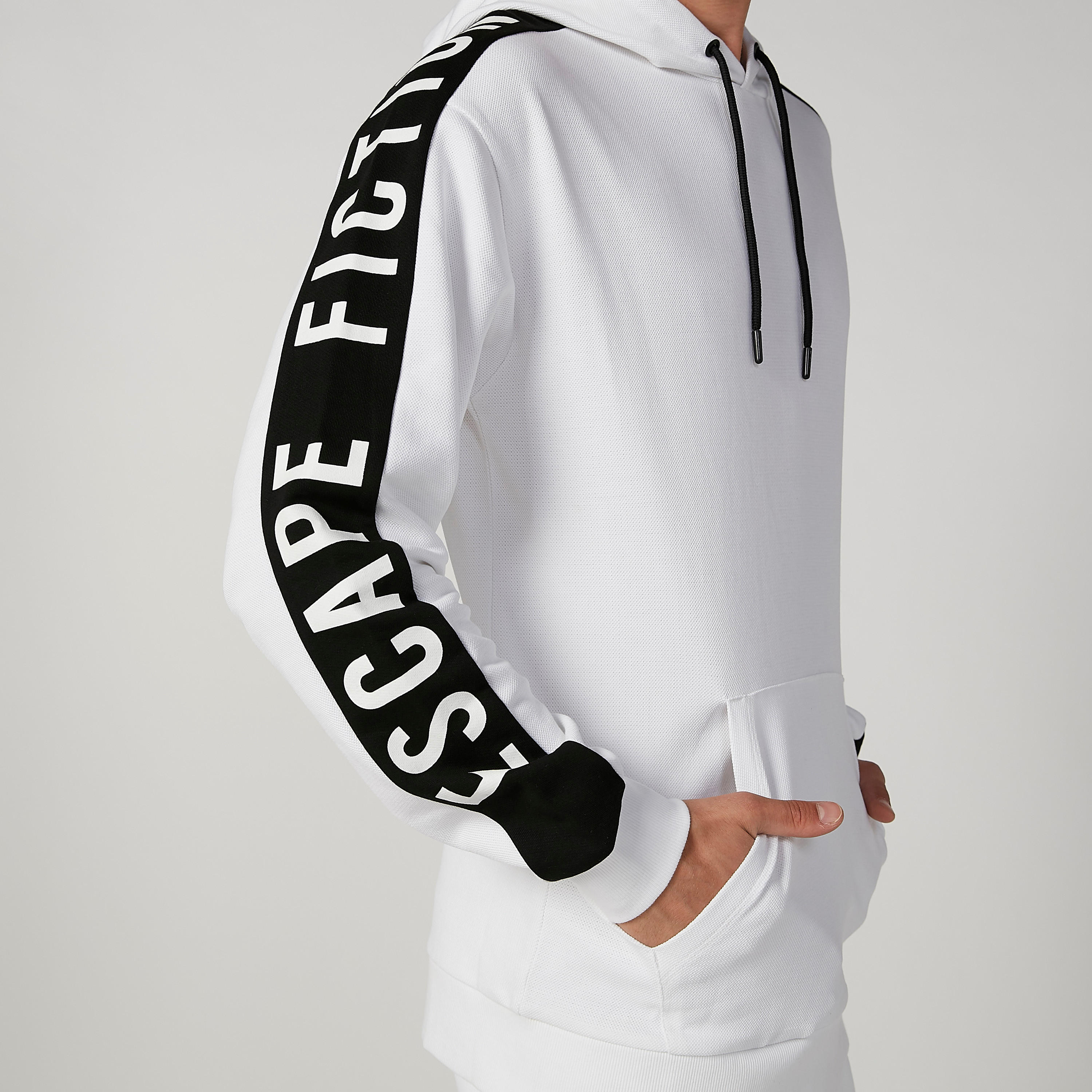 سويت شيرت بجيوب كانجارو وقبعة وطبعات-men-winterwear-hoodiesandsweatshirts-image-1