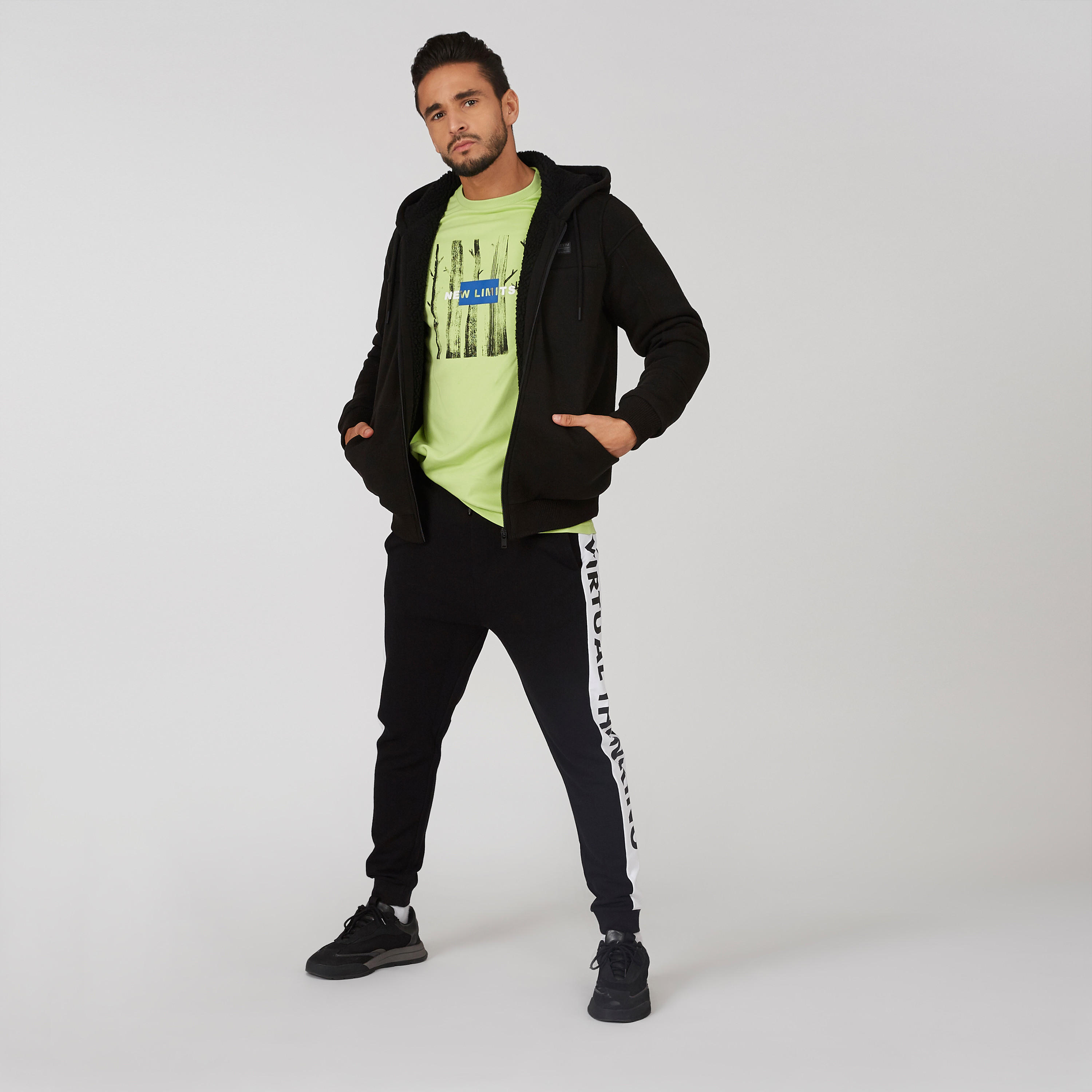 بنطلون رياضي بخصر مطّاطي وشريطة وطبعات-men-clothing-bottoms-joggers-image-2