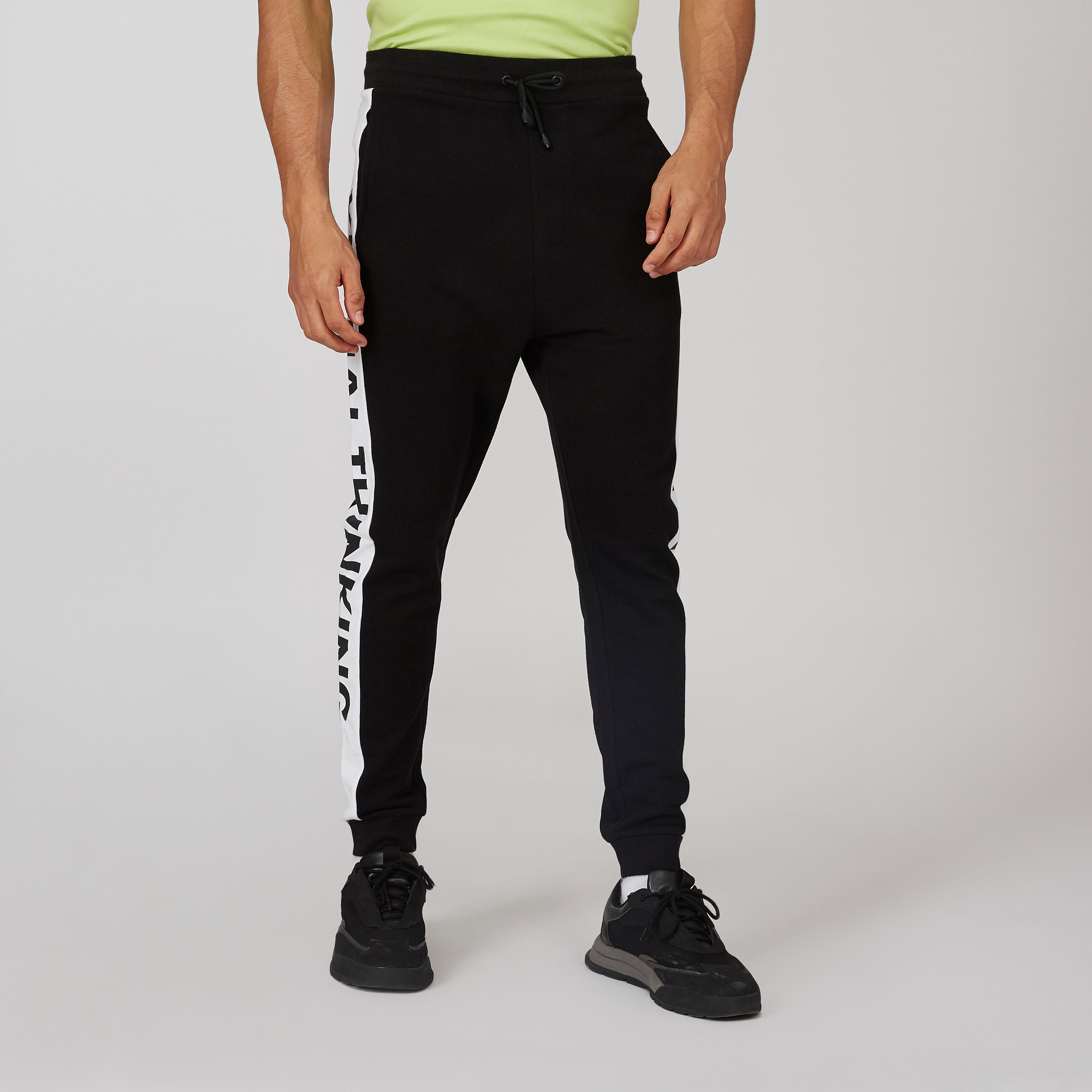 بنطلون رياضي بخصر مطّاطي وشريطة وطبعات-men-clothing-bottoms-joggers-image-5