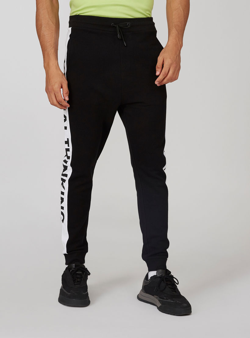 بنطلون رياضي بخصر مطّاطي وشريطة وطبعات-men-clothing-bottoms-joggers-image-5