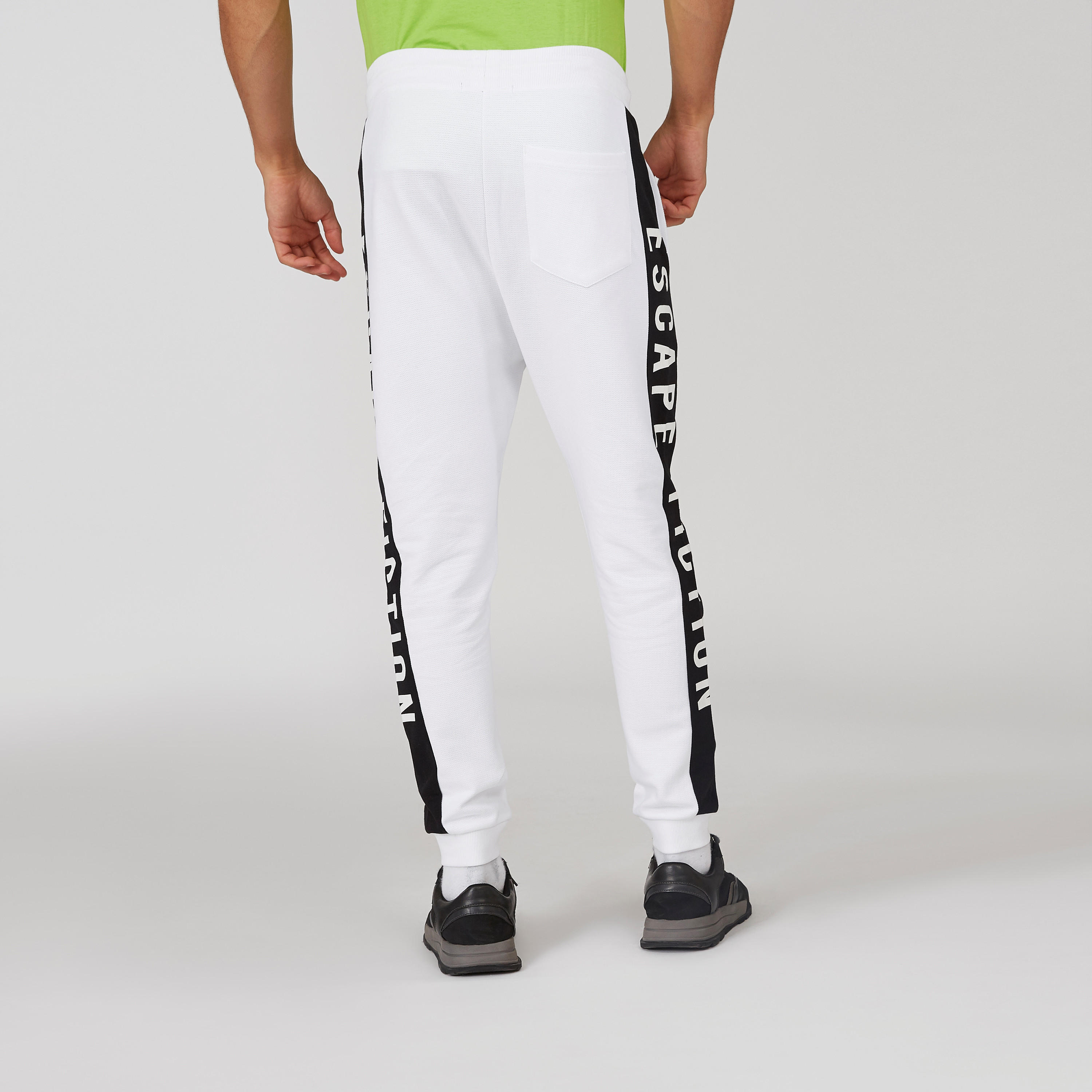 بنطلون رياضي بخصر مطّاطي وشريطة وطبعات-men-clothing-bottoms-joggers-image-2