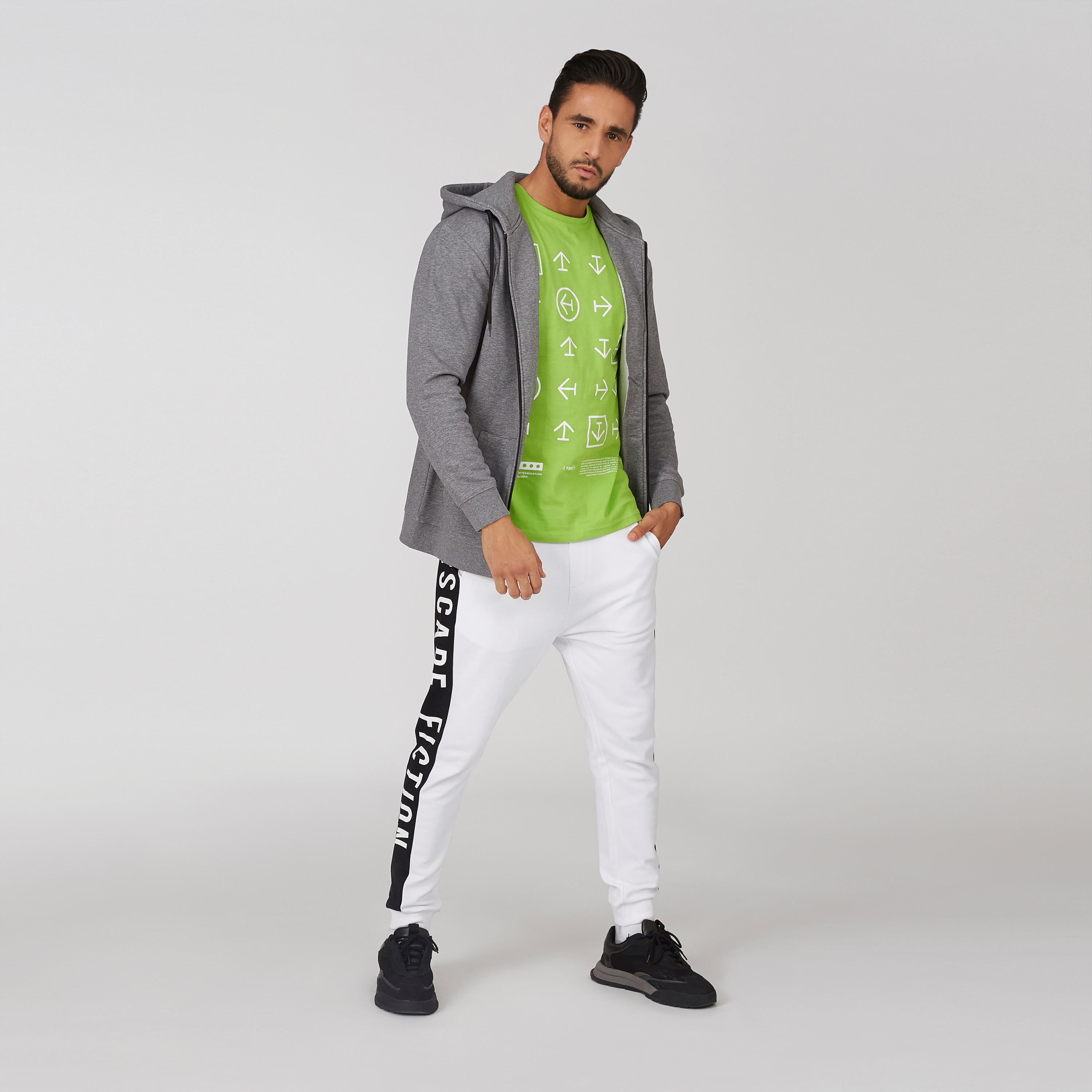 بنطلون رياضي بخصر مطّاطي وشريطة وطبعات-men-clothing-bottoms-joggers-image-3