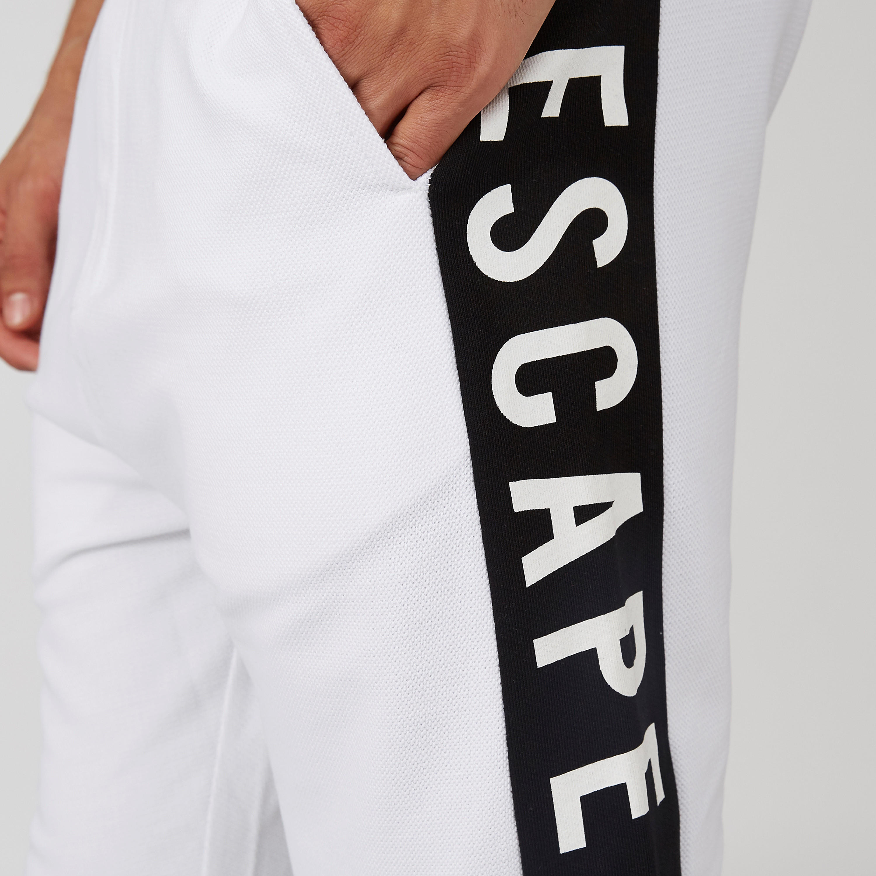 بنطلون رياضي بخصر مطّاطي وشريطة وطبعات-men-clothing-bottoms-joggers-image-4