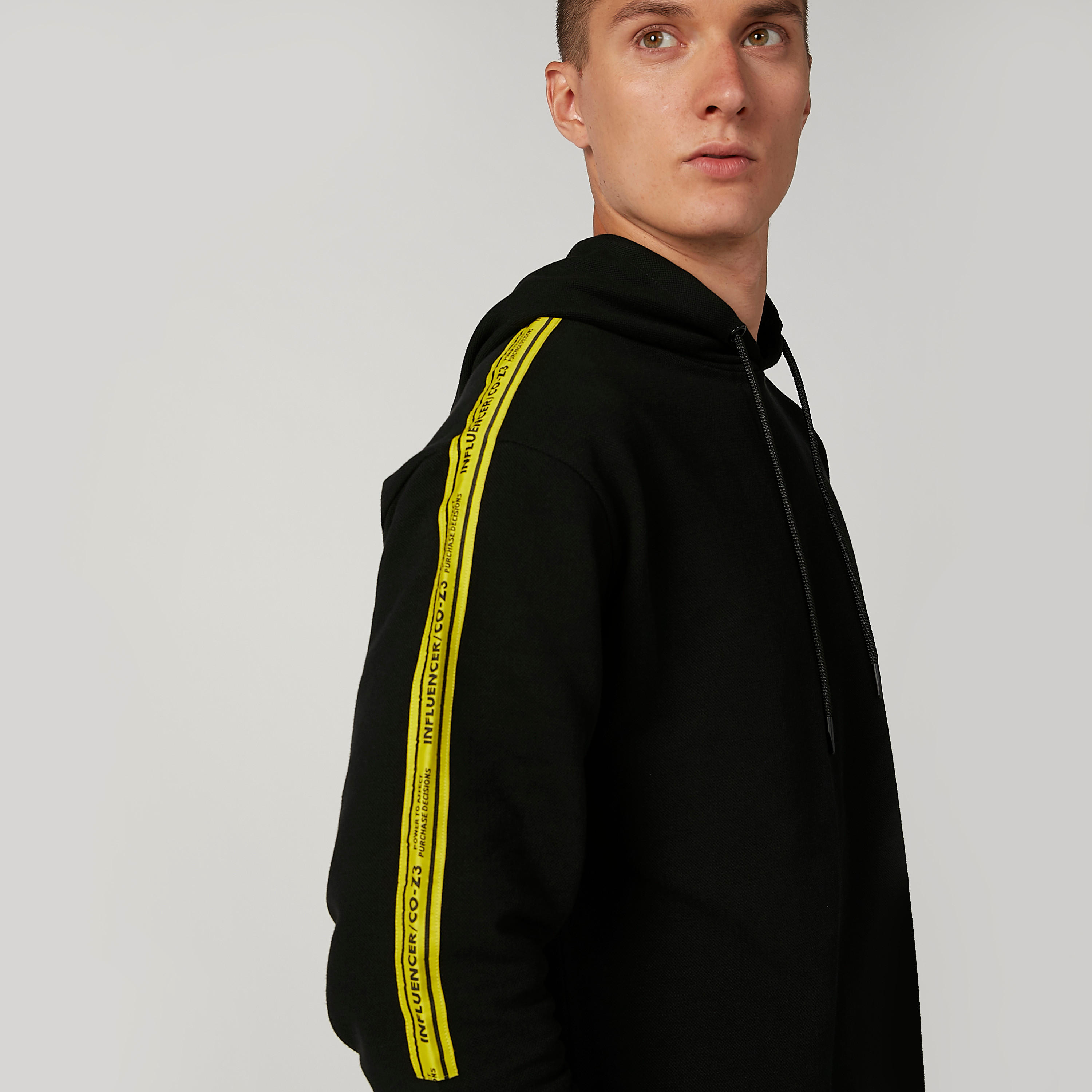 سويتشيرت بقبّعة وأكمام طويلة وطبعات-men-winterwear-hoodiesandsweatshirts-image-5