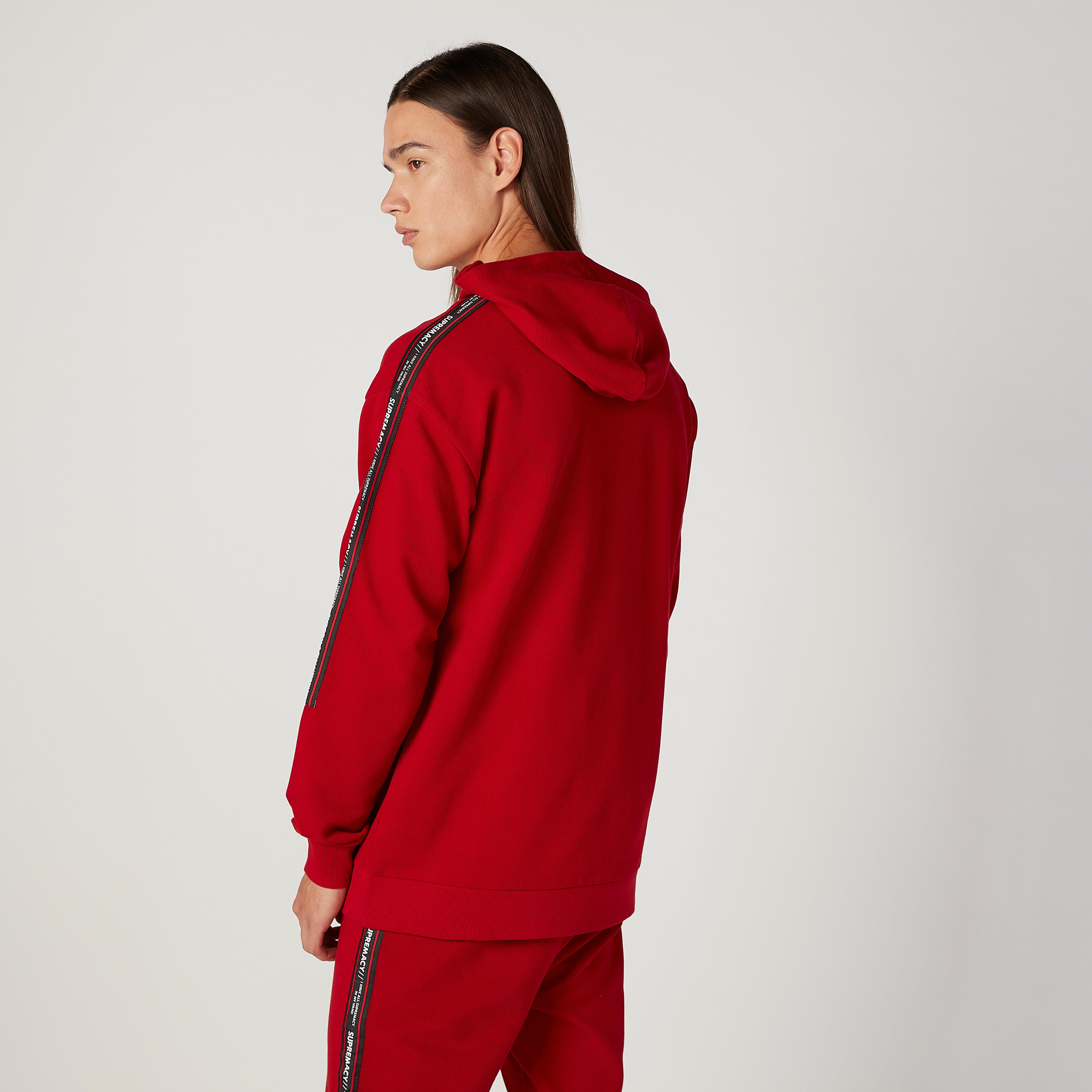 سويت شيرت بأكمام طويلة وقبعة وطبعات-men-winterwear-hoodiesandsweatshirts-image-4